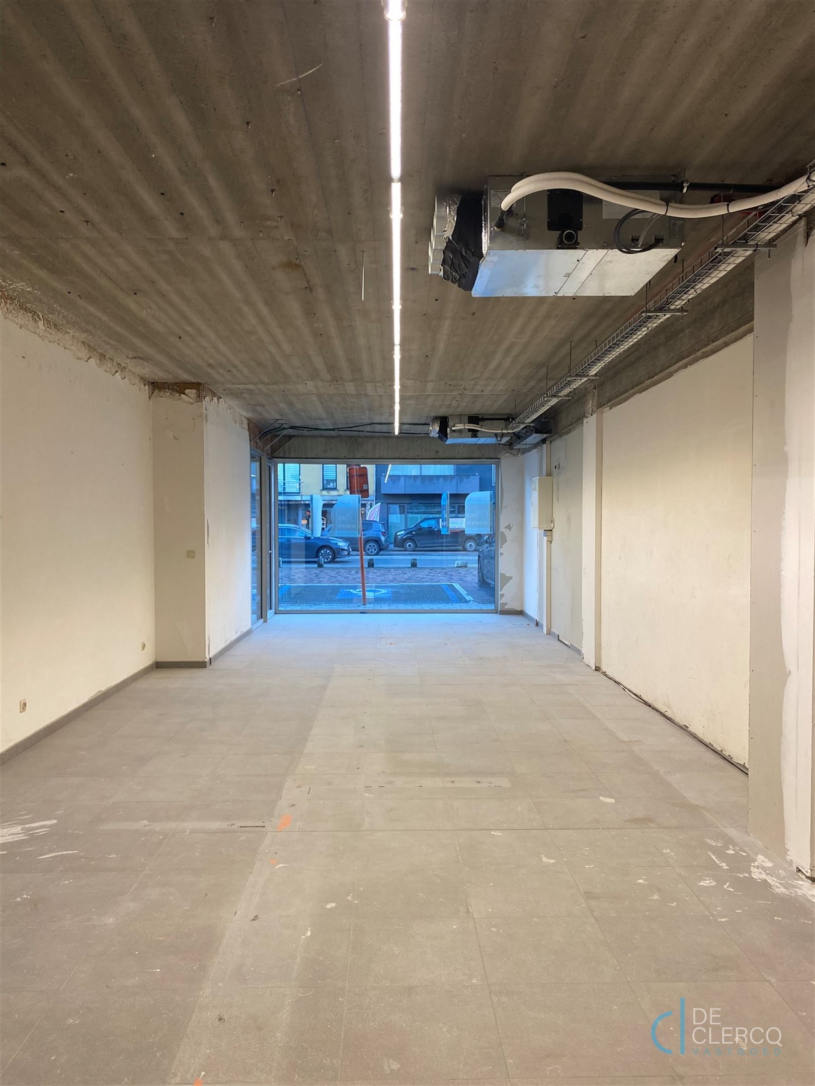 Ruim kantoor met parking te huur in centrum Lochristi!  foto 2