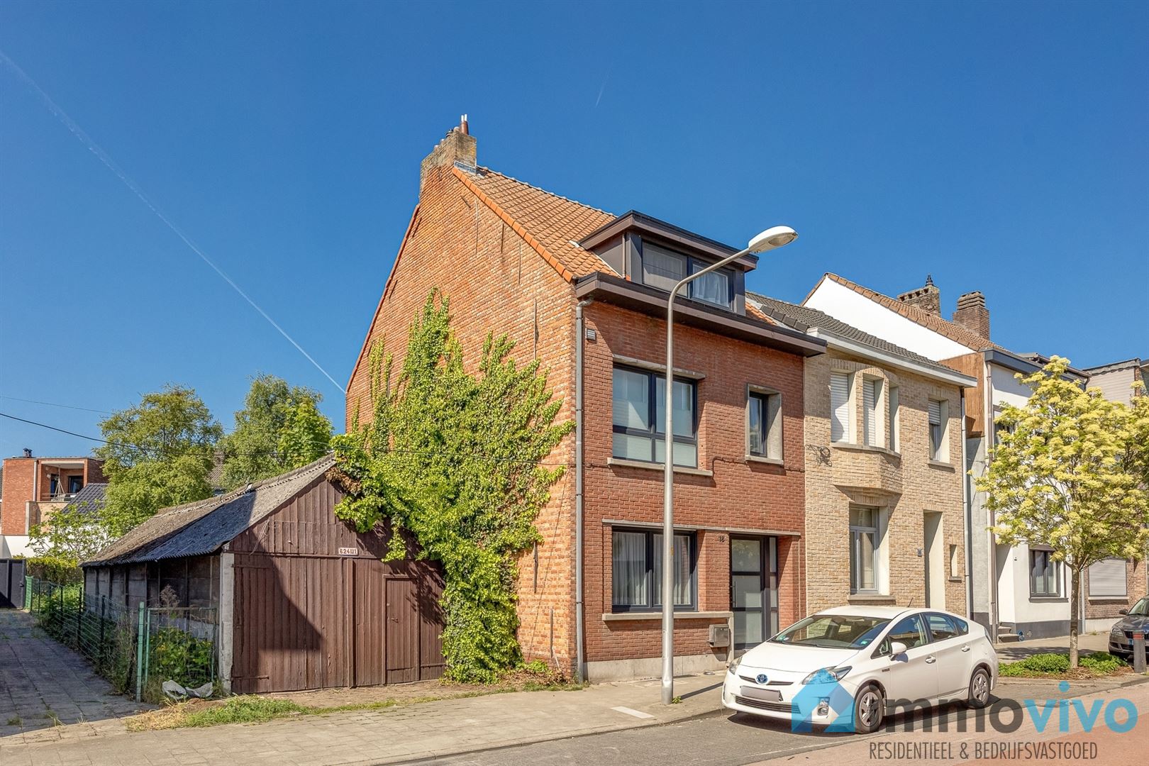 Gezellige gezinswoning met 3 slaapkamers en zonnige tuin nabij het station van Hemiksem. foto 2
