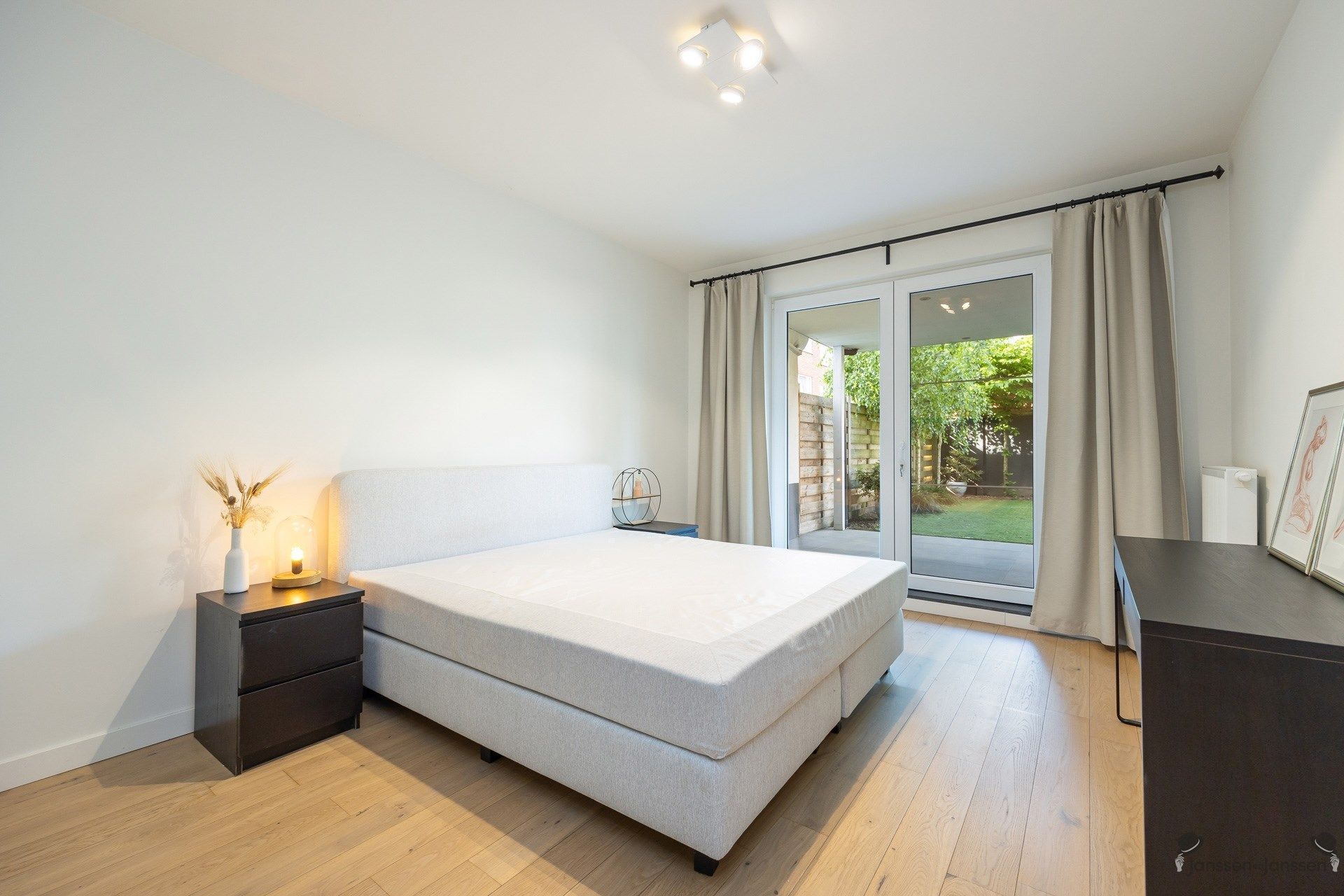 Recent gerenoveerd gelijkvloers appartement met zonnige tuin foto 6