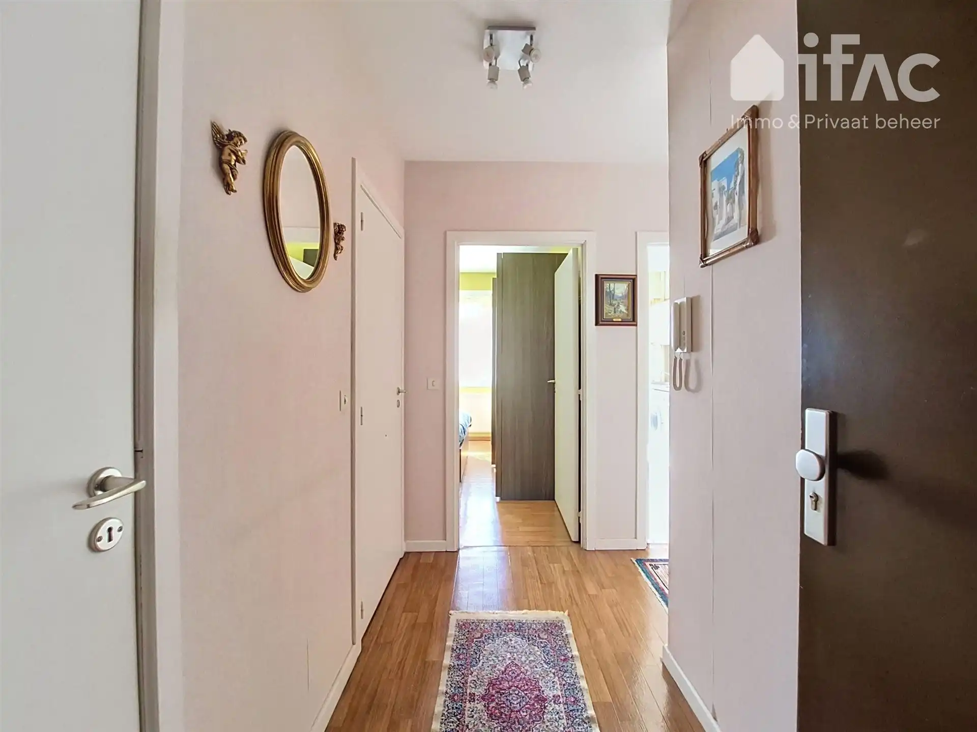 Eénslaapkamer appartement op de 3de verdieping met terras foto 2