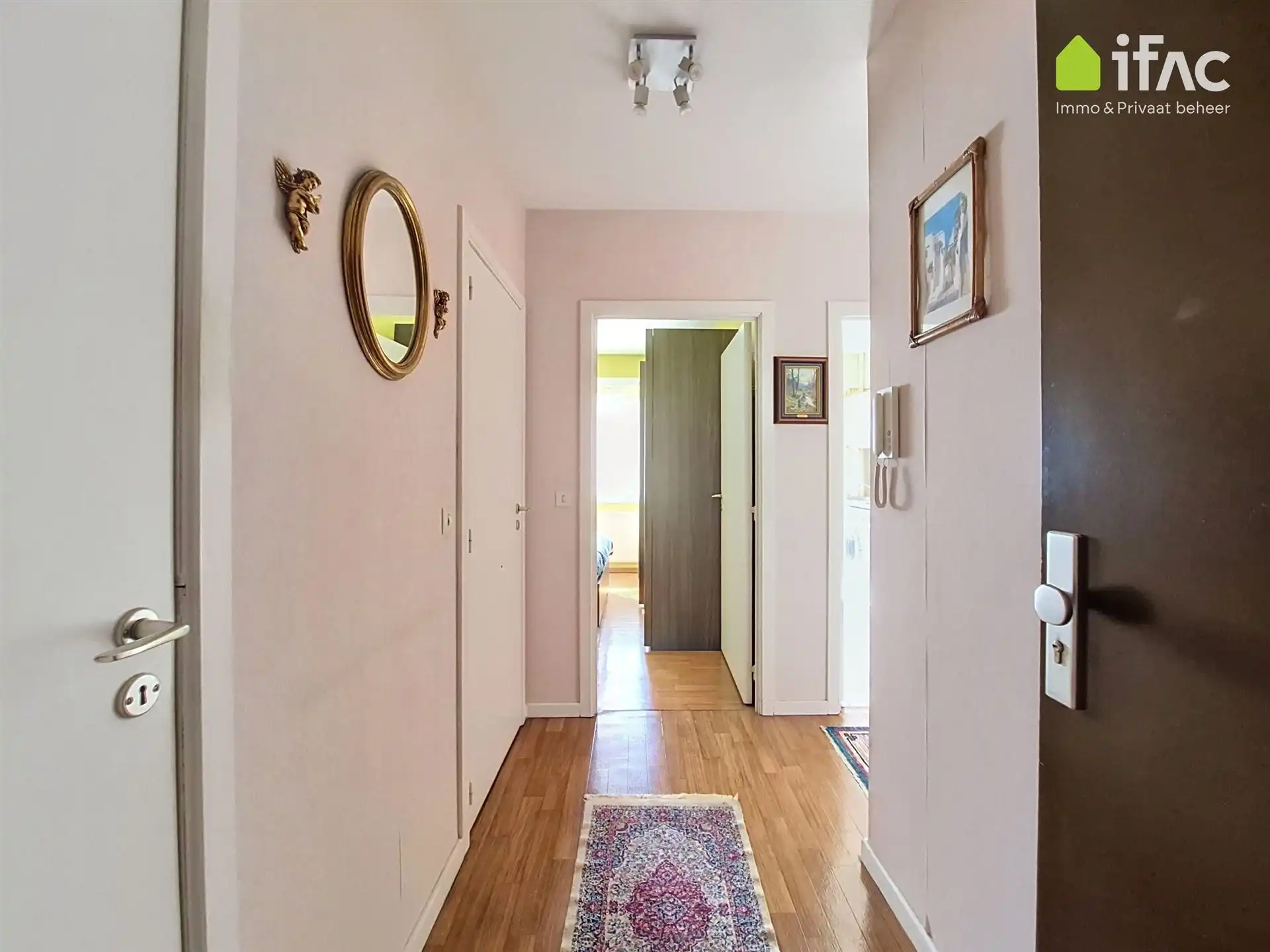 Eénslaapkamer appartement op de 3de verdieping met terras foto 2