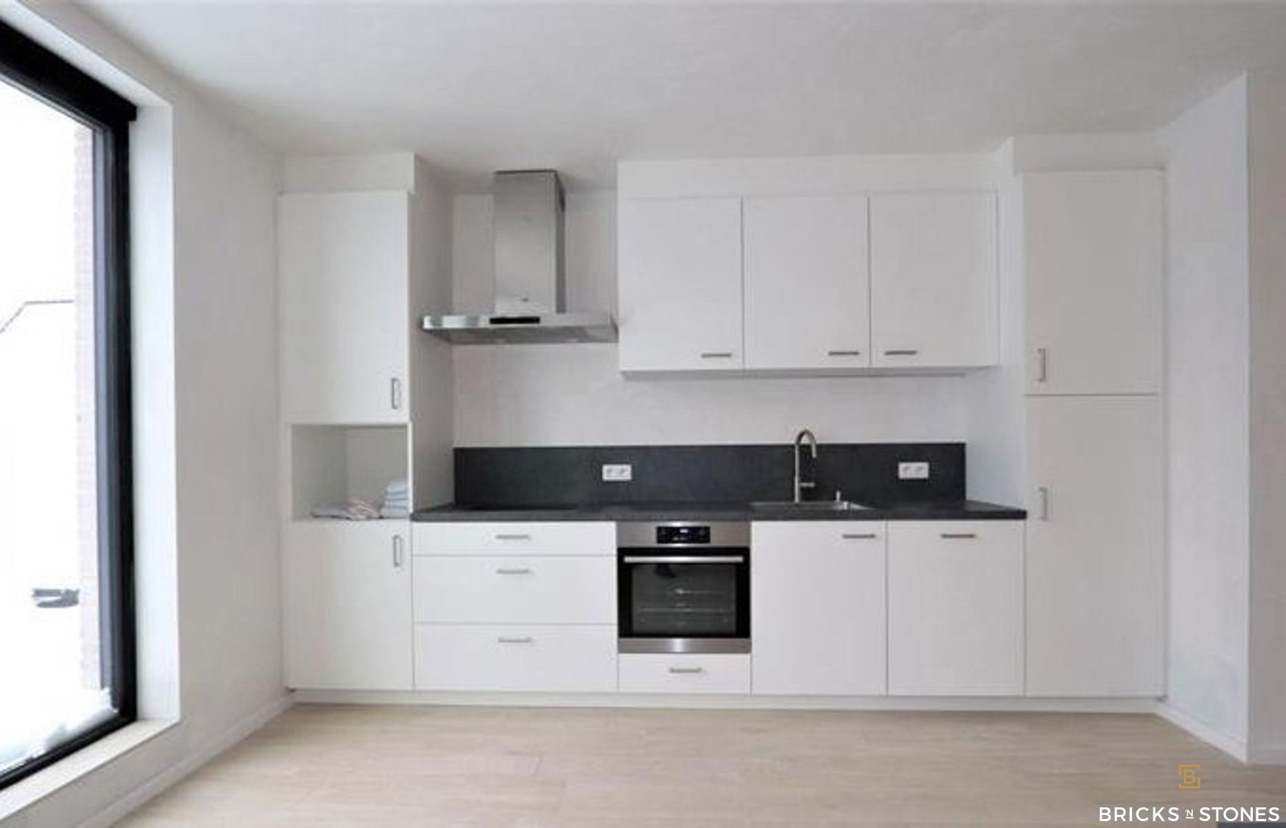 Stijlvol nieuwbouwappartement met terras en parkeerplaats foto 3
