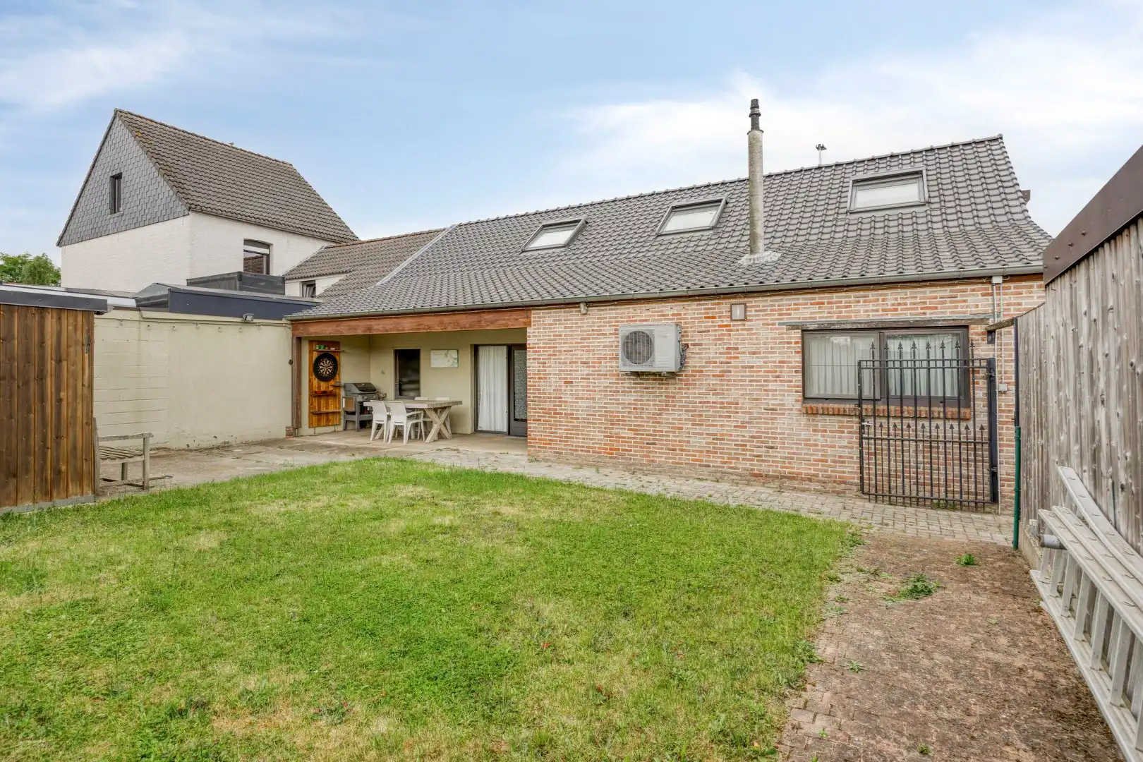 Instapklare woning met 3 slpks, zonnige tuin en vlotte bereikbaarheid !  foto 1
