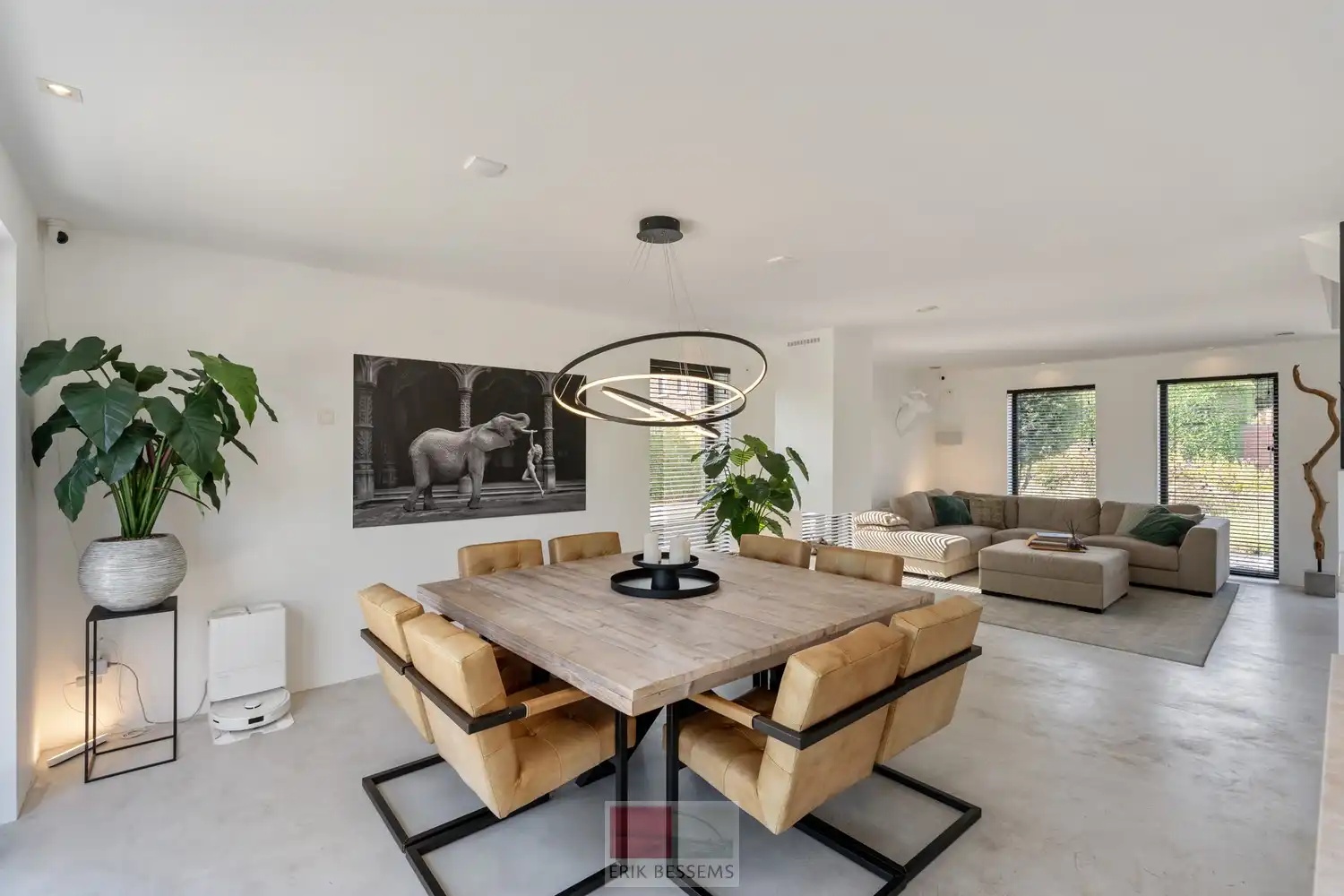 Op een royaal perceel van circa 910 m² ligt deze moderne en energiezuinige woning van circa 177 m² bewoonbare oppervlakte, met een weids panorama over het Limburgse Heuvelland. foto 11