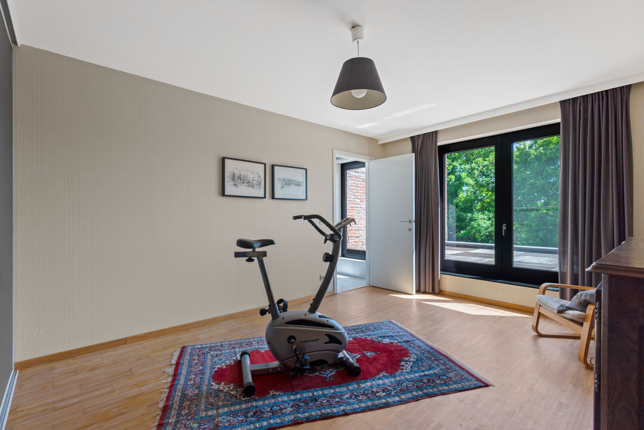 Ruime halfopen woning met schitterende tuin! foto 16