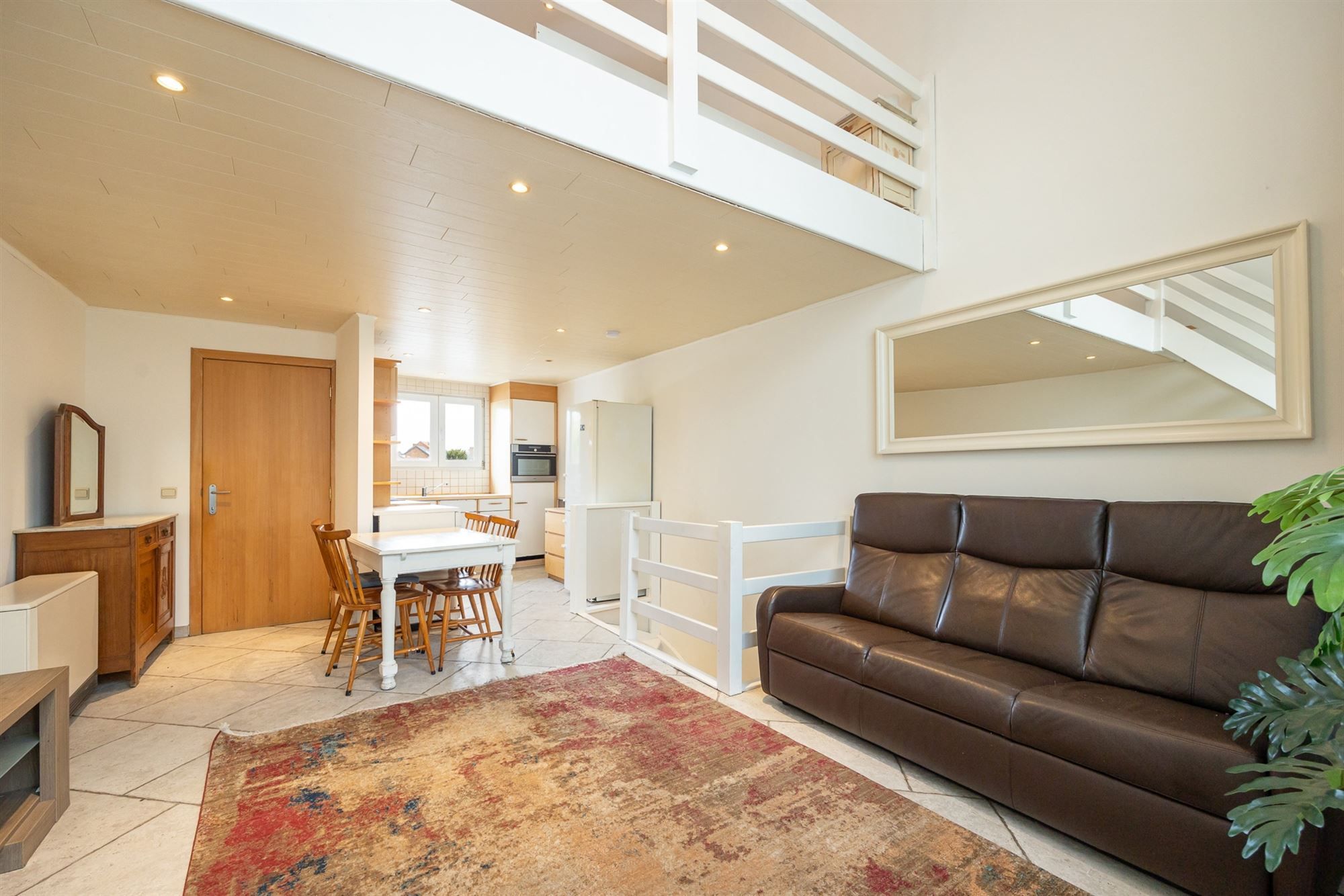 Woning met garage/ruime opslagplaats foto 3