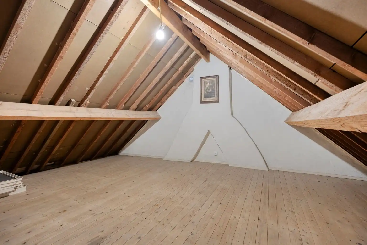 Prachtig gerenoveerde stadswoning met 3 slaapkamers en zuidgerichte tuin, op wandelafstand van het centrum van Maaseik. foto 30