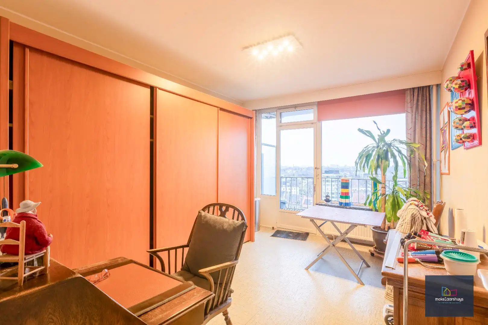 Ruim 2 slaapkamerappartement met garagebox nabij de Blaarmeersen foto 3