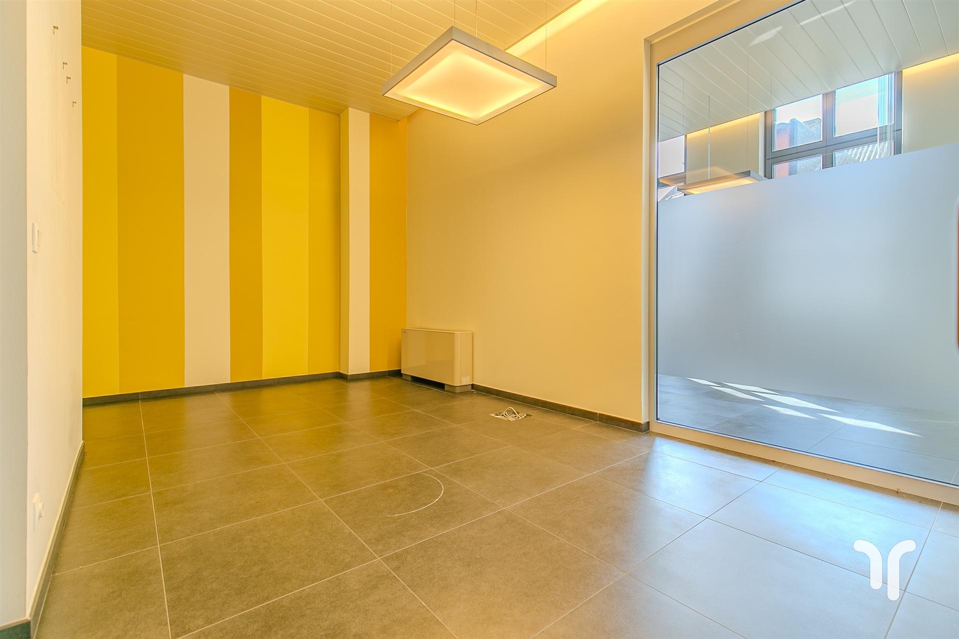 Commercieel gebouw foto 7