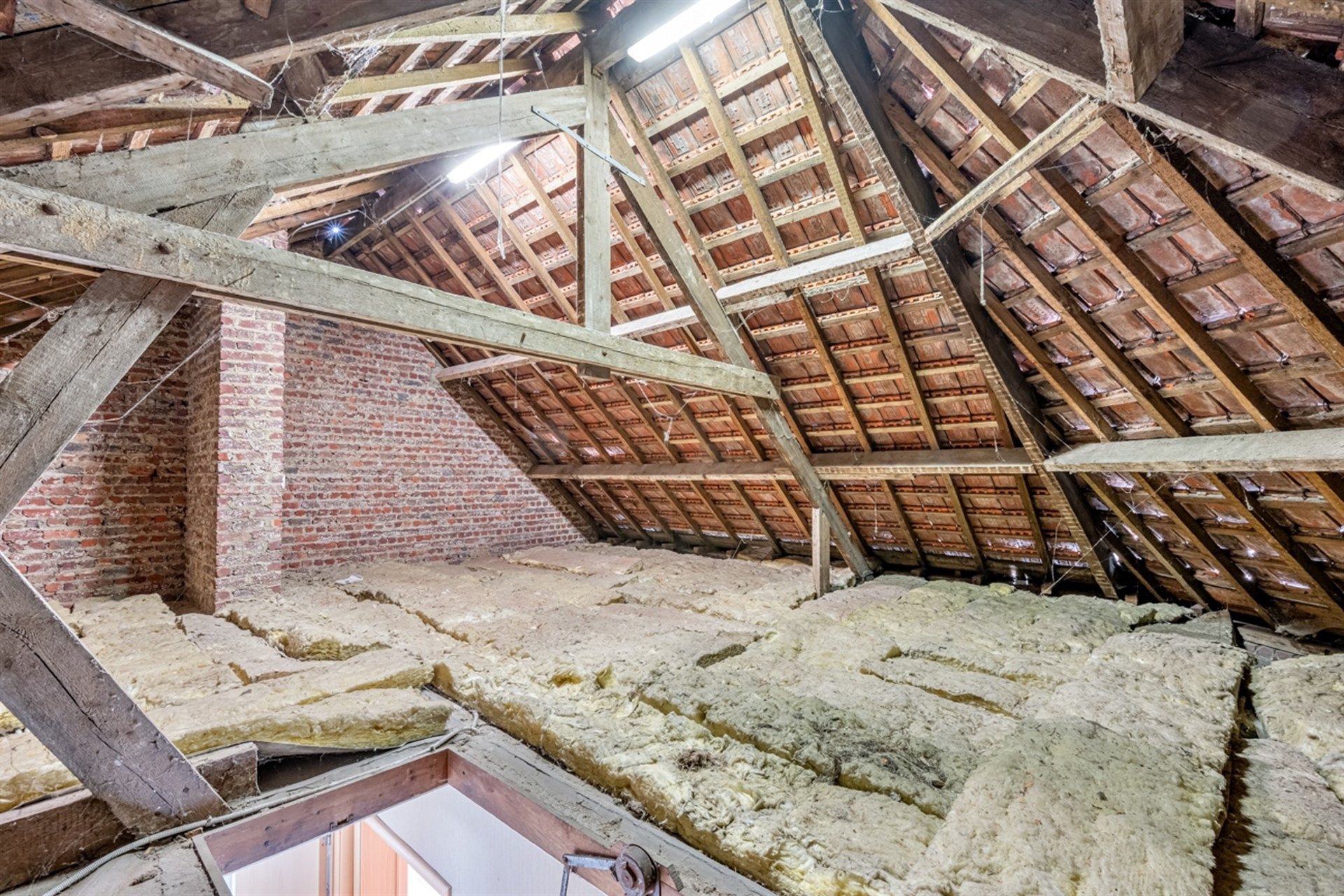 Instapklare woning met drie slaapkamers en koer te Hofstade foto 16