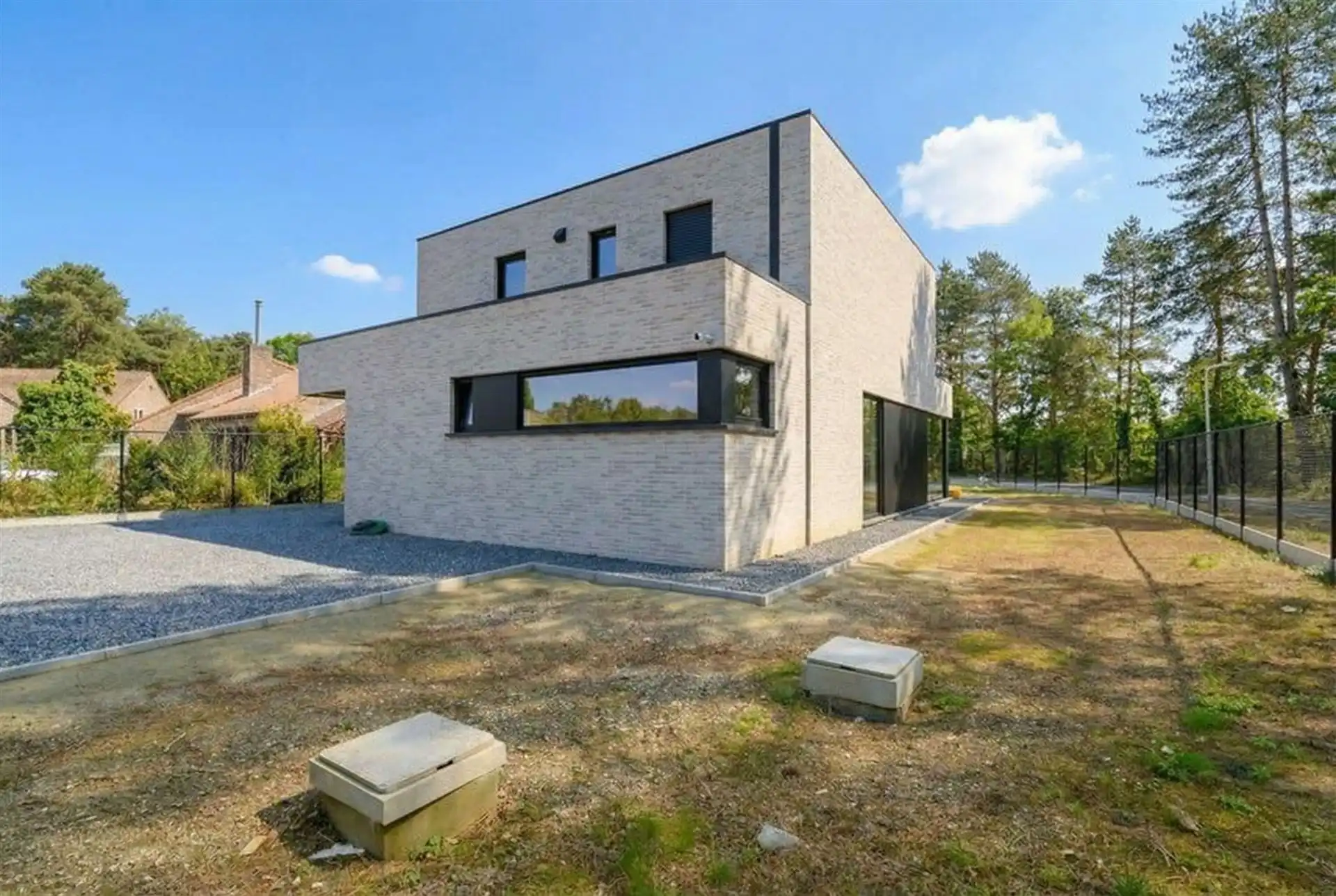Stijlvolle en instapklare vrijstaande woning op een doodlopende straat  foto 27