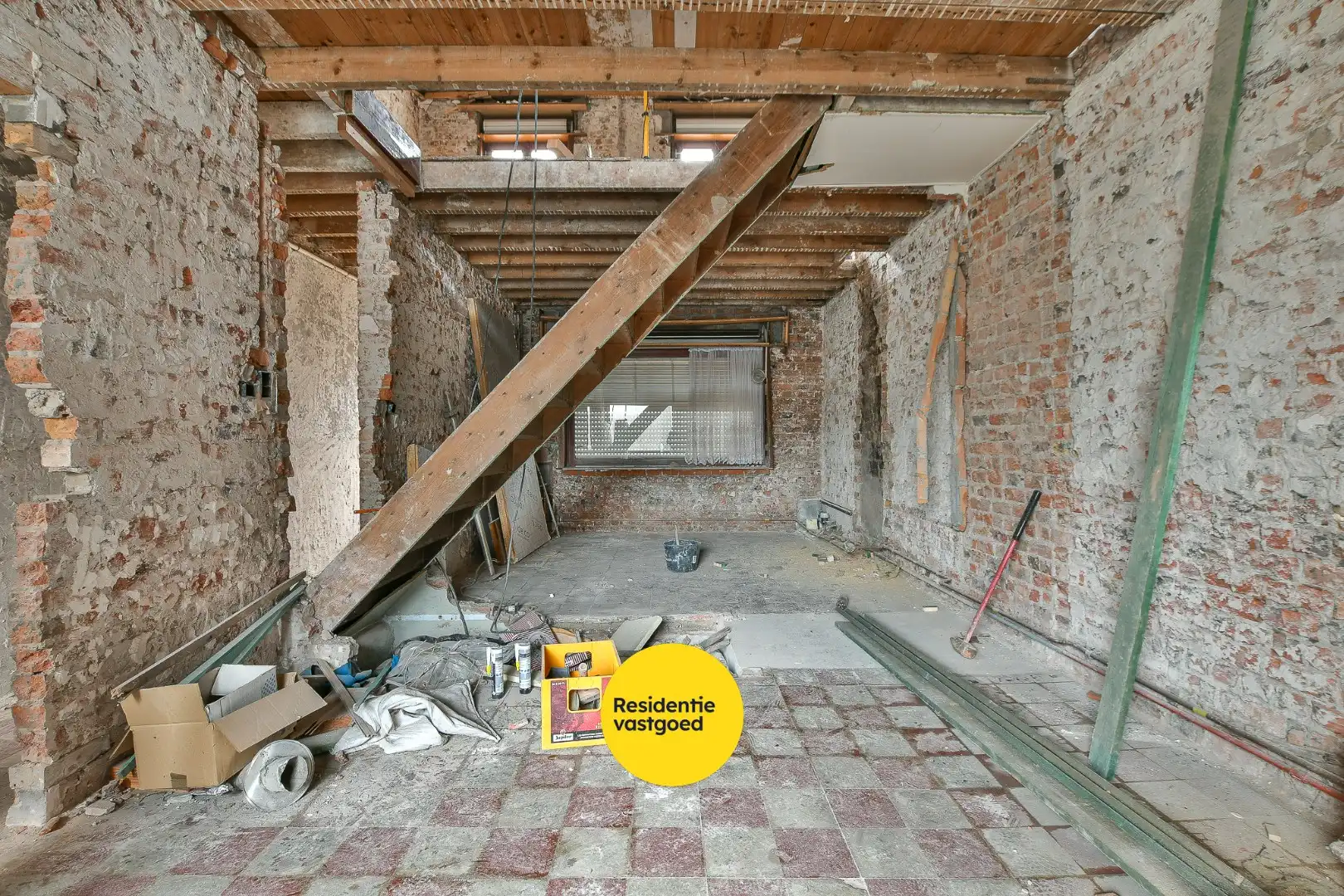 Te renoveren rijwoning met potentieel in hartje Blankenberge foto 5