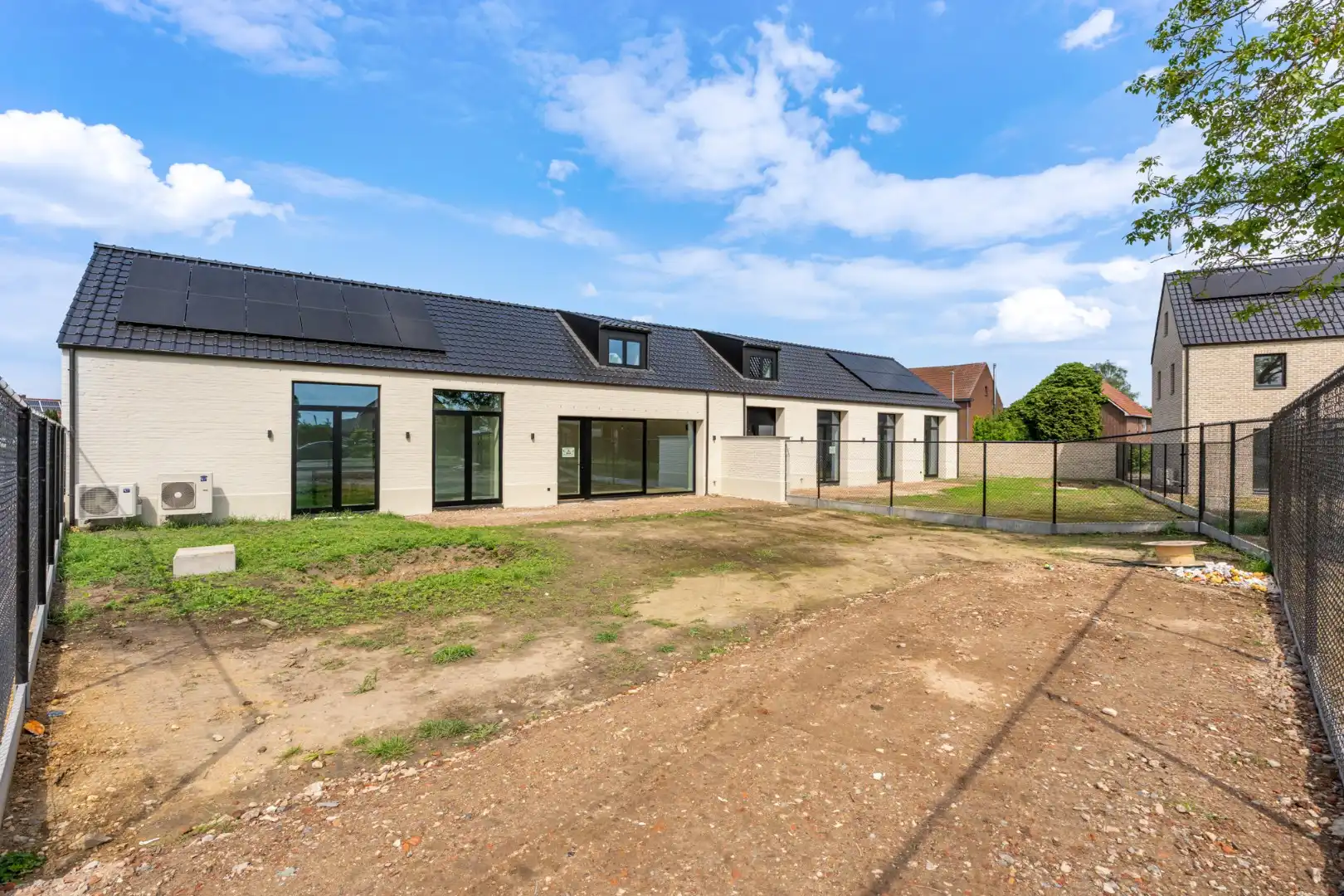 Exclusieve woning in volledig heropgebouwde hoeve op een perceel van 4a33ca!  foto 2