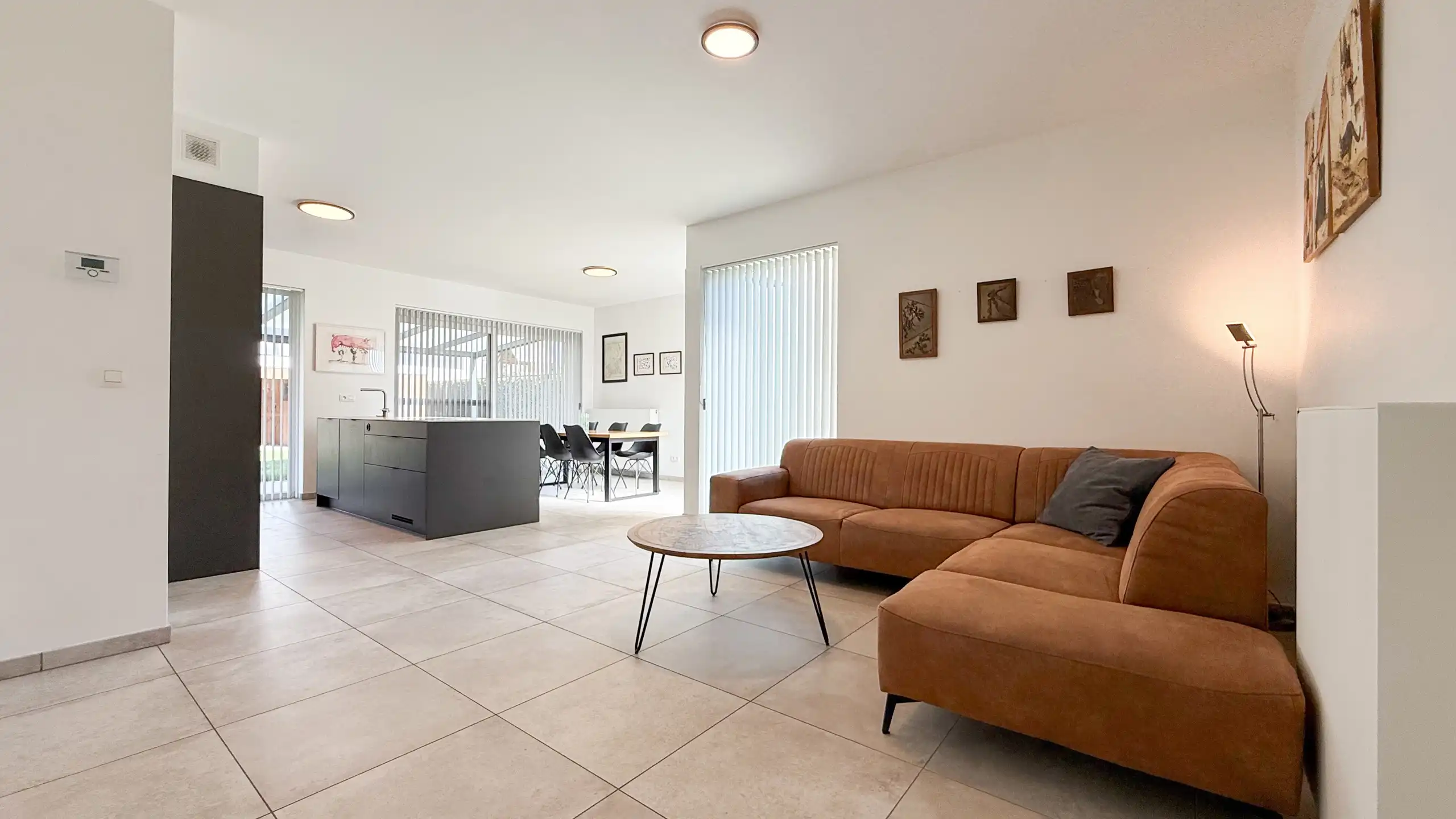 Instapklare energiezuinige woning (2020) met tuin en carport foto 2