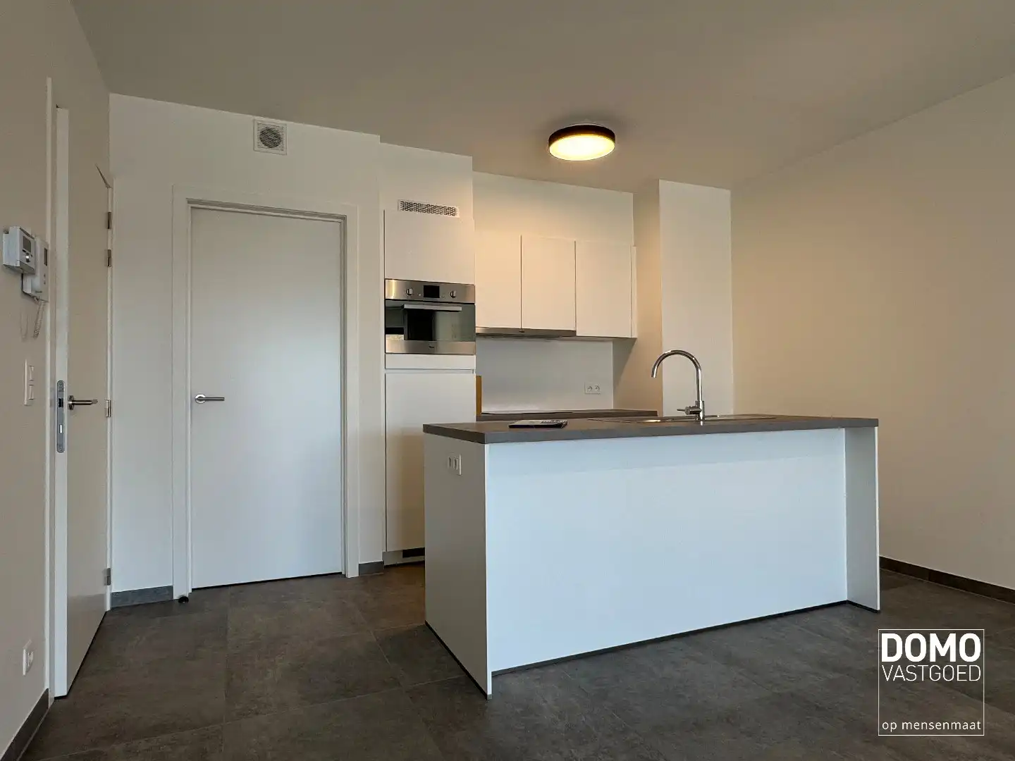 VOLLEDIG AFGEWERKT NIEUWBOUWAPPARTEMENT MET 2 SLAAPKAMERS, TERRAS, ONDERGRONDSE AUTOSTANDPLAATS EN KELDERBERGING IN RESIDENTIE "DE KWINT" TE ZONHOVEN  foto 4