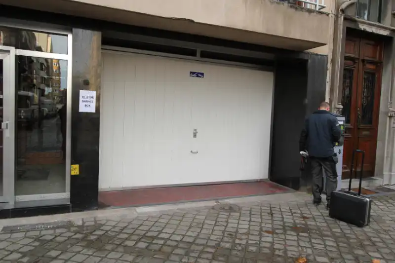 GARAGEBOX voor een kleine wagen foto {{pictureIndex}}