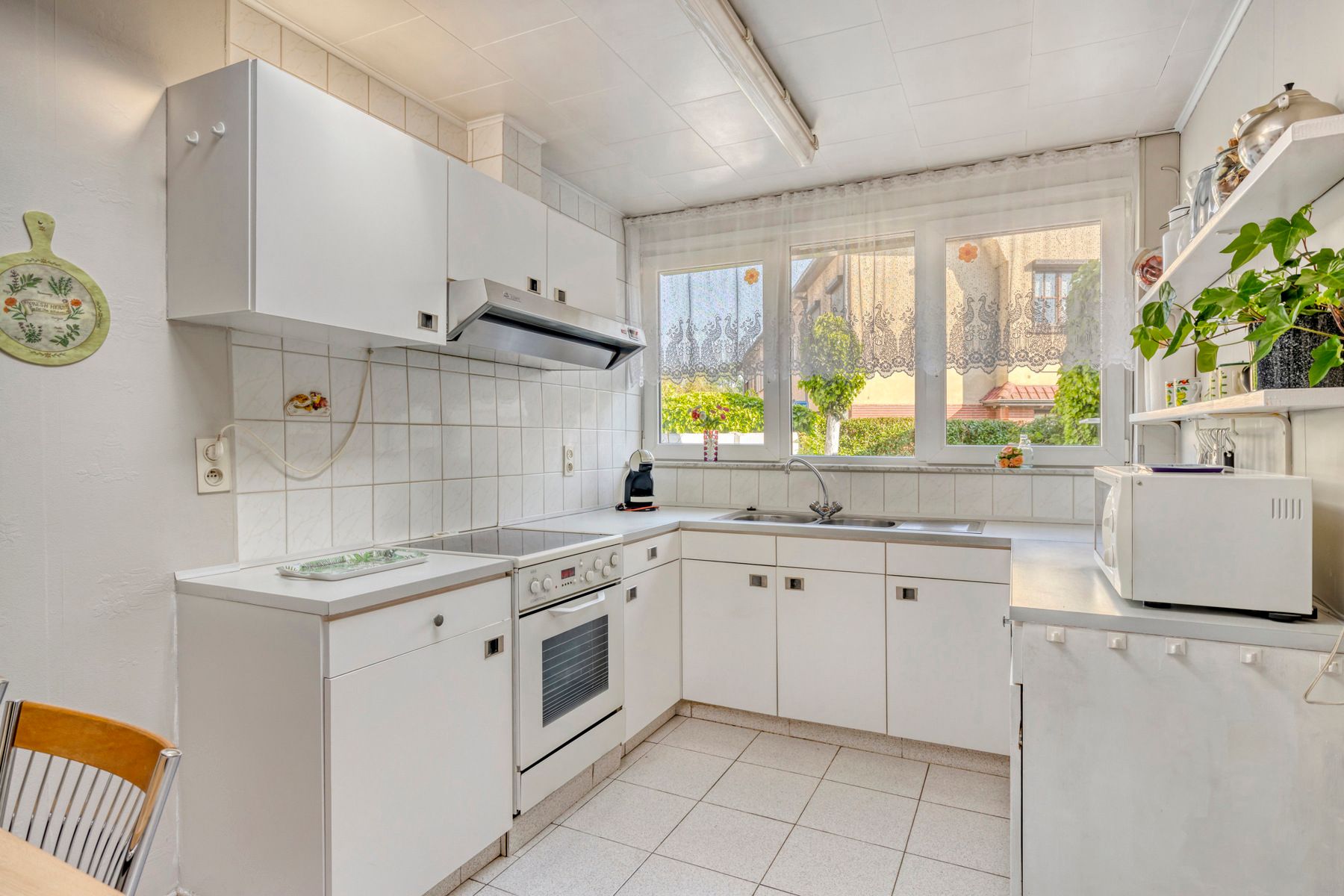 Te renoveren rustig gelegen woning met 4 slaapkamers foto 10