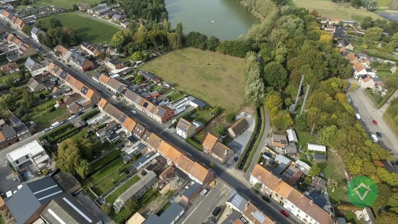 Alleenstaande woning met naastliggend stuk bouwgrond en weide te Eernegem foto 12