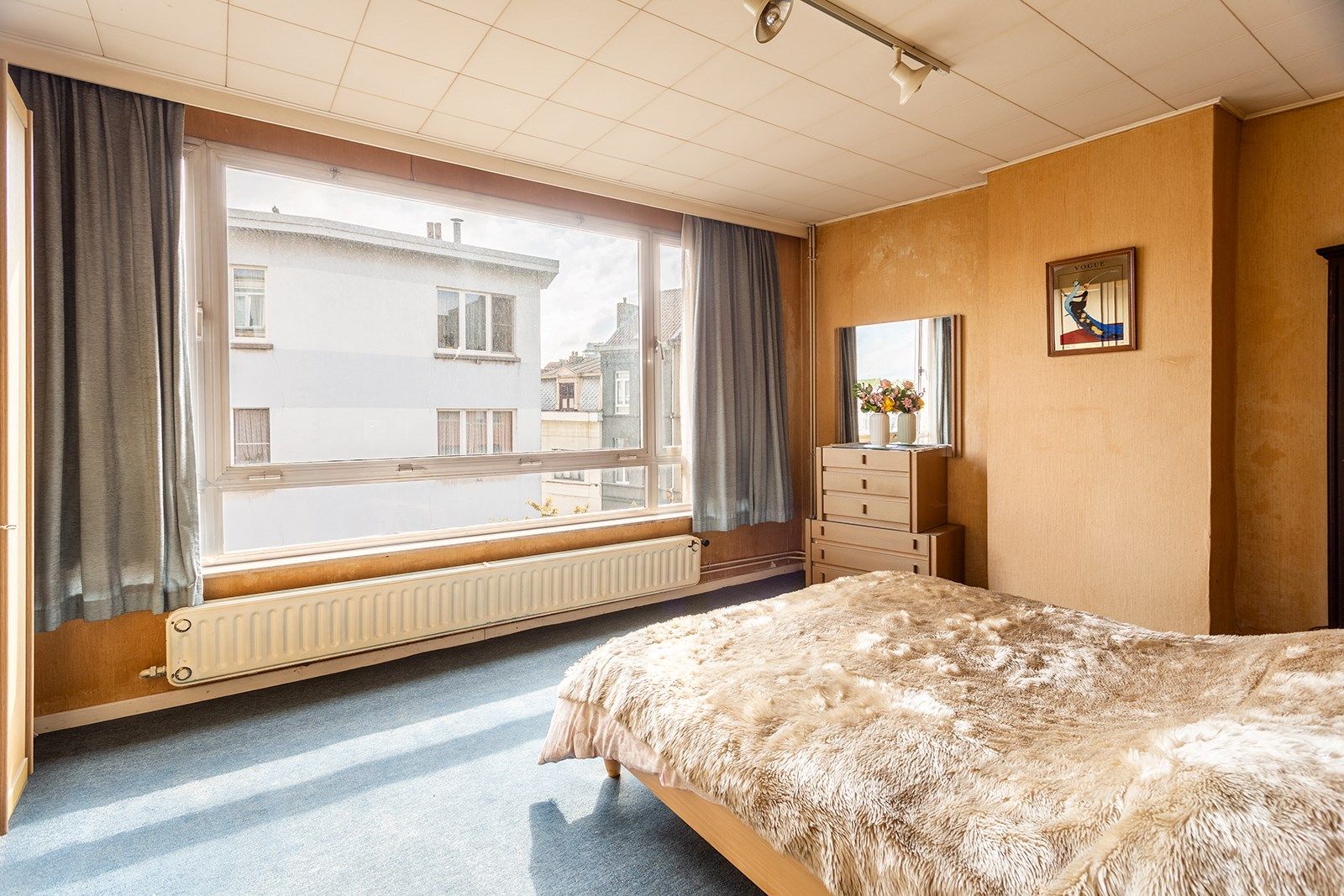 Ruime te renoveren woning met stadskoer foto 13