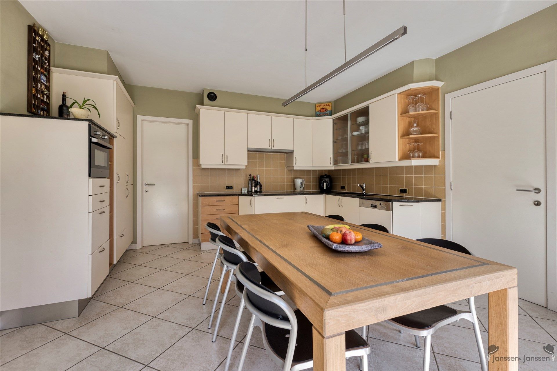 Woning met grote werkplaats  foto 6