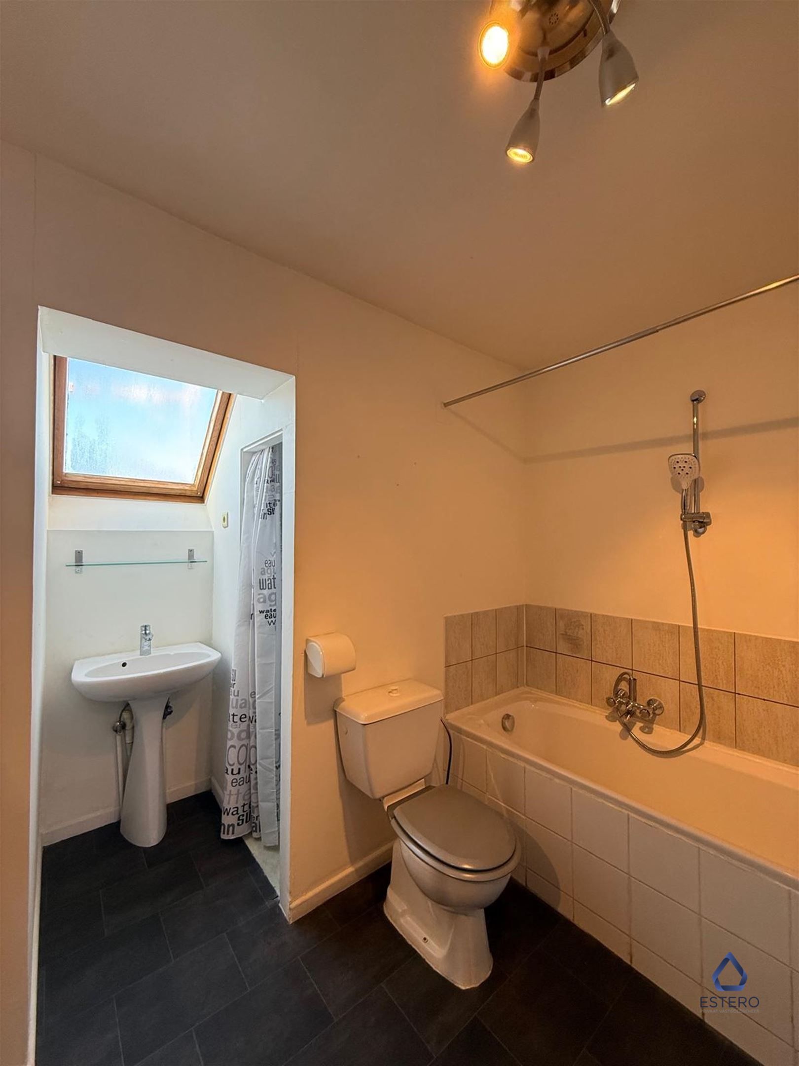 Ruime 2-slaapkamerwoning in Mere foto 8