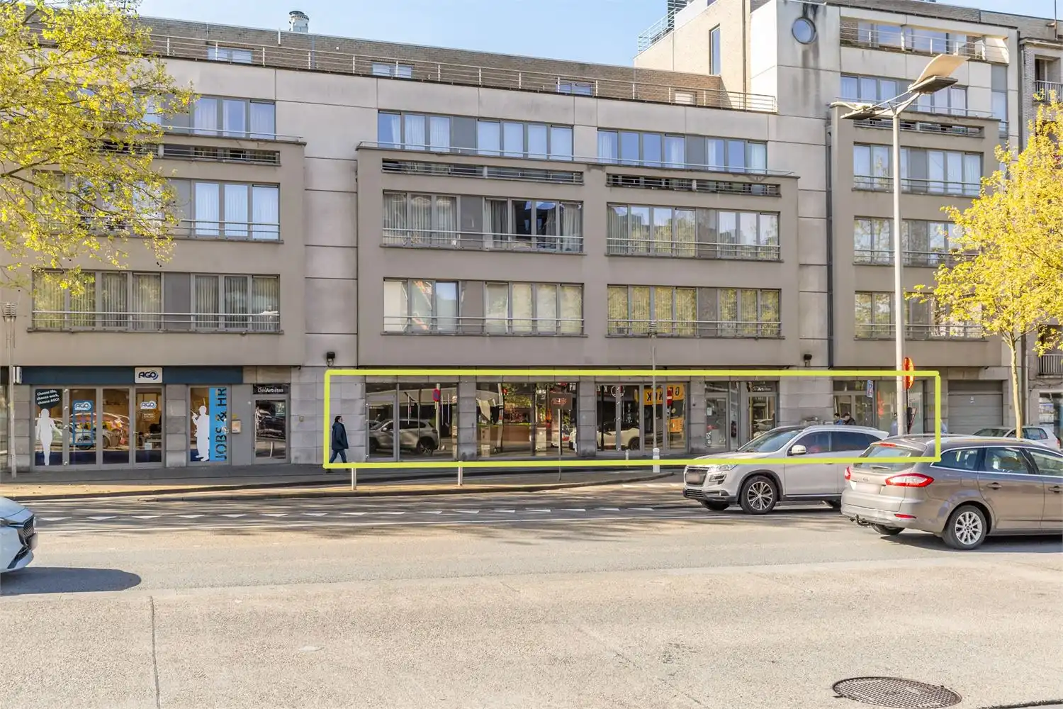 IDEALIS VASTGOED – Extra ruim handelspand (+-500m²!!!) met tal van mogelijkheden op een extra centrale, commerciële zichtlocatie te midden van het centrum in Genk foto 6