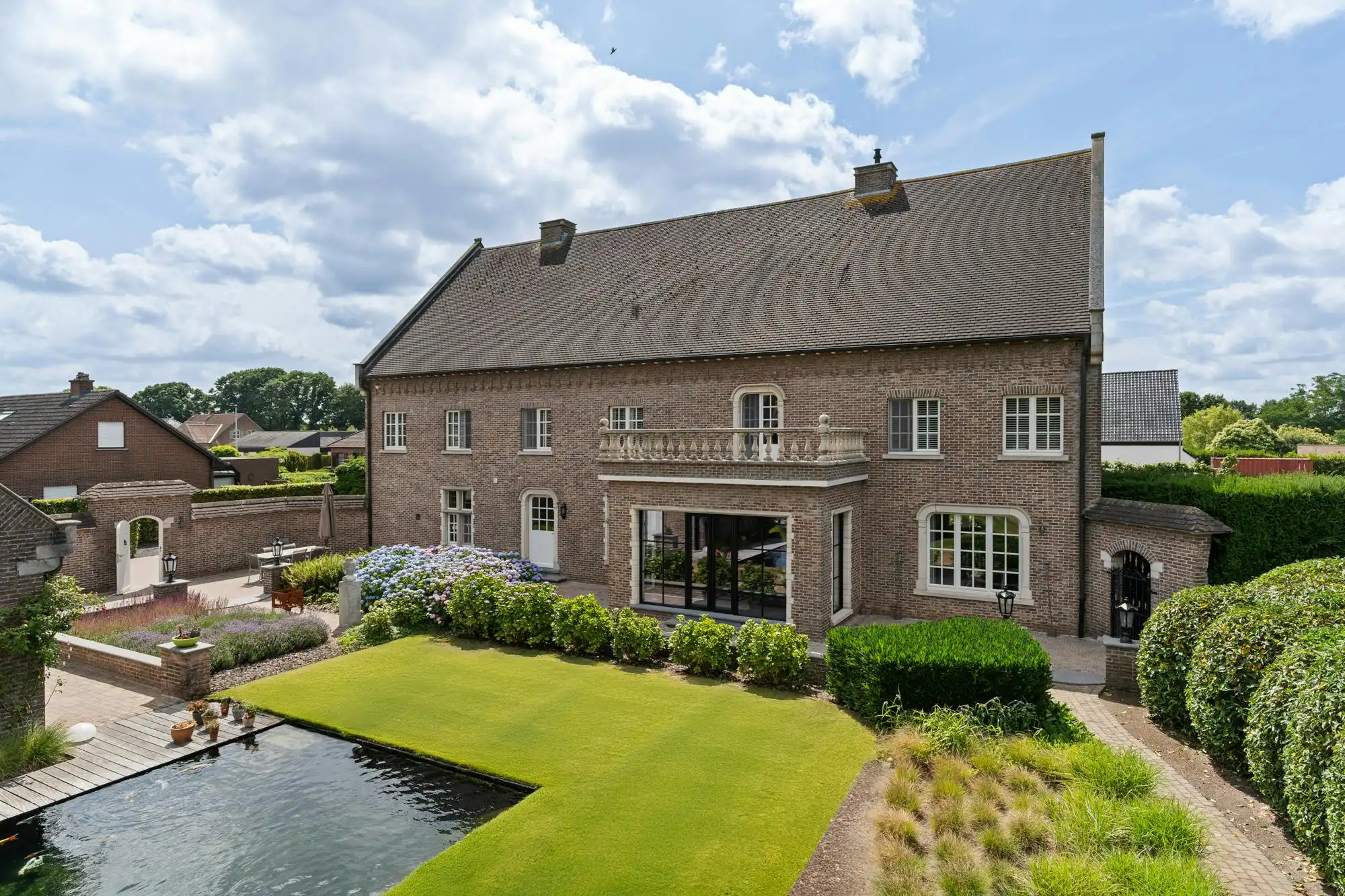 Villa met praktijkruimte en weilanden te koop in Geel foto 13