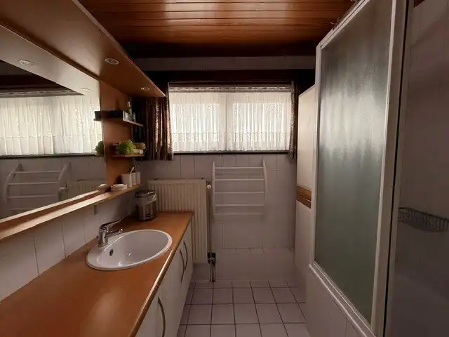 Halfopen woning met 3 slaapkamers, inpandige garage en mooie tuin in Kleine Brogel. foto 24