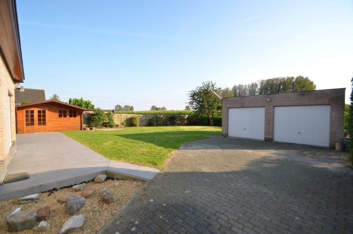 Woning met 4 slpks, tuin en dubbele garage foto 2