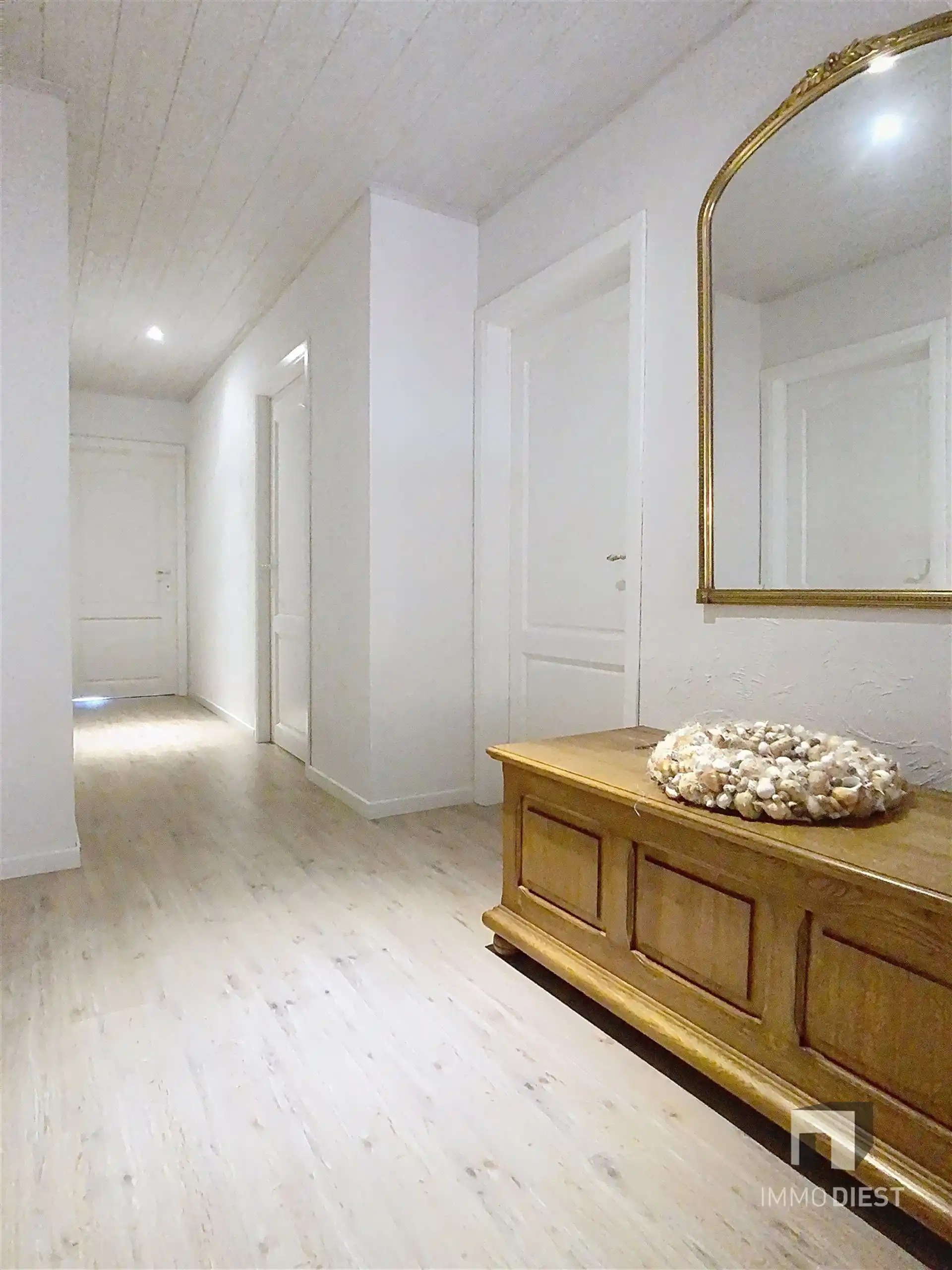 Energiezuinige en prima onderhouden gezinswoning met 4/5 slaapkamers en zwembad op 10 are. foto 26