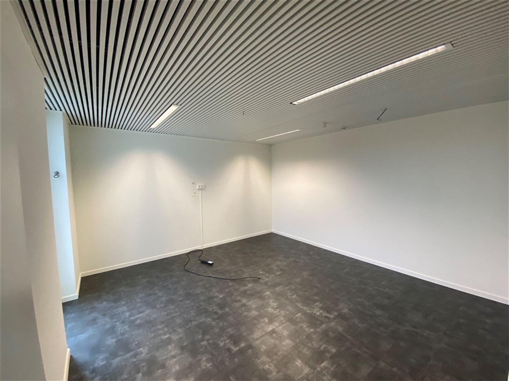 Instapklaar ingericht kantoor aan afriitencomplex Aalst foto 10