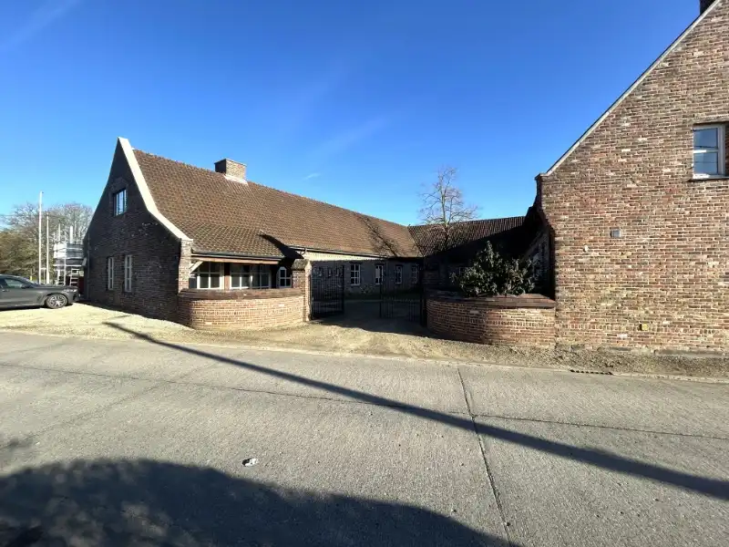 Uitstekend gelegen toonzaal met kantoor (832 m²) – langs N60 Oudenaarde-Gent foto 4