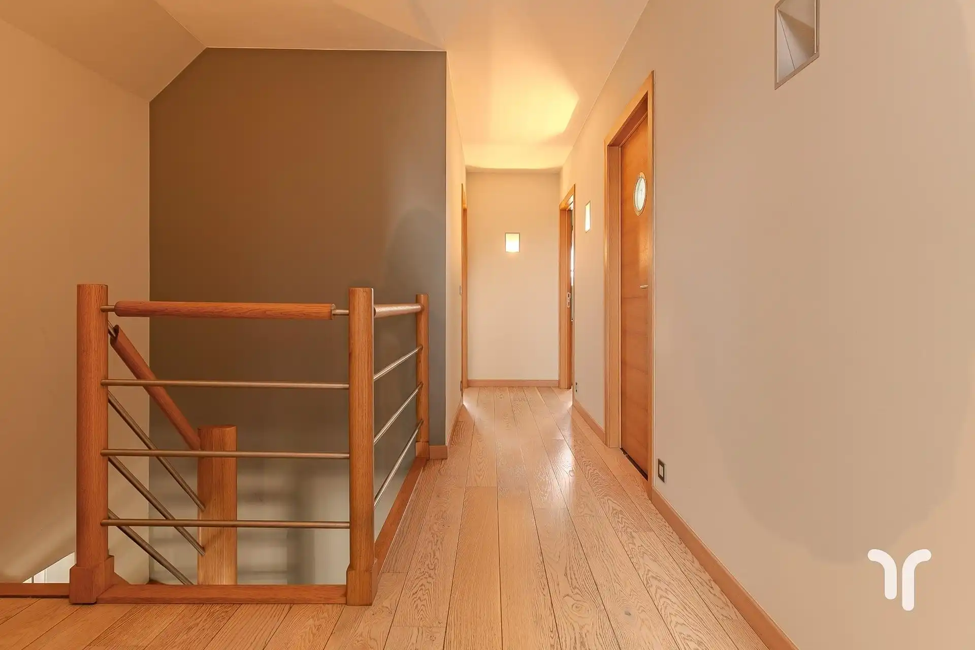 Instapklare, open bebouwing met 4 slaapkamers en prachtig open uitzicht, gelegen op een invalsweg. foto 10