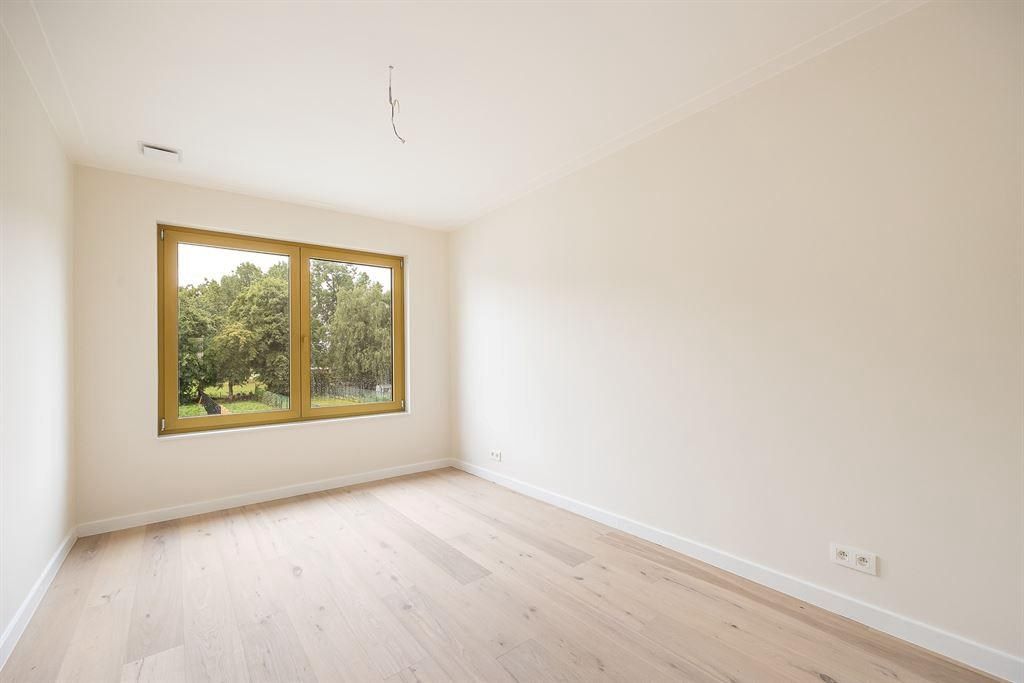 Nieuwbouwwoning met 6 slpk en grote tuin! foto 15