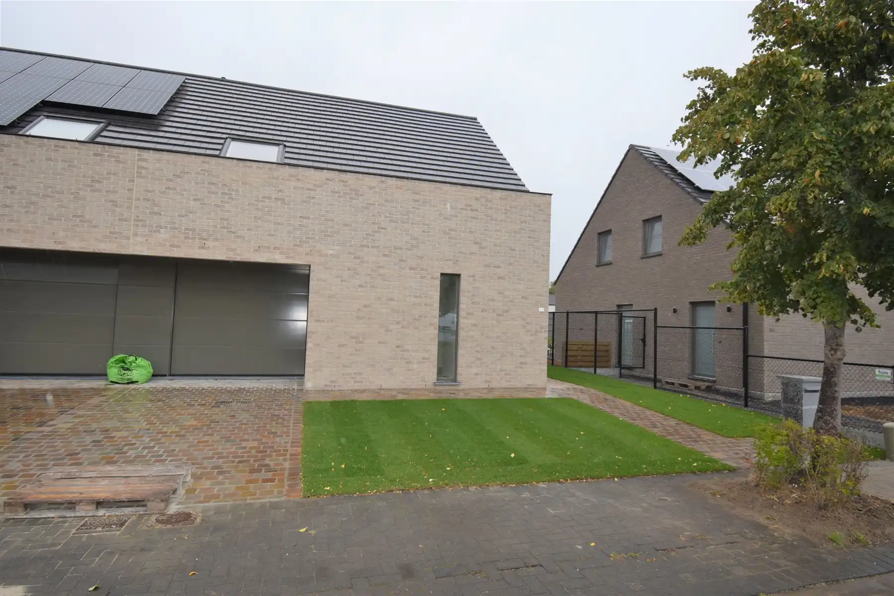 Recente gezinswoning met 3 slaapkamers foto 2