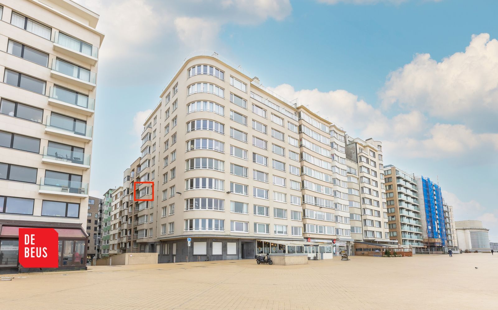 Instapklaar appartement met 2 slpk en lateraal zeezicht in hartje centrum foto {{pictureIndex}}