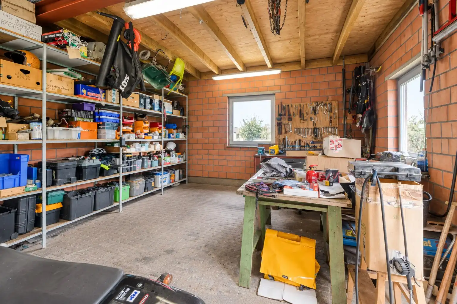 Ruime woning met 5 slpks gelegen op een rustige locatie met een vlotte verbinding naar de omliggende gemeenten !  foto 32