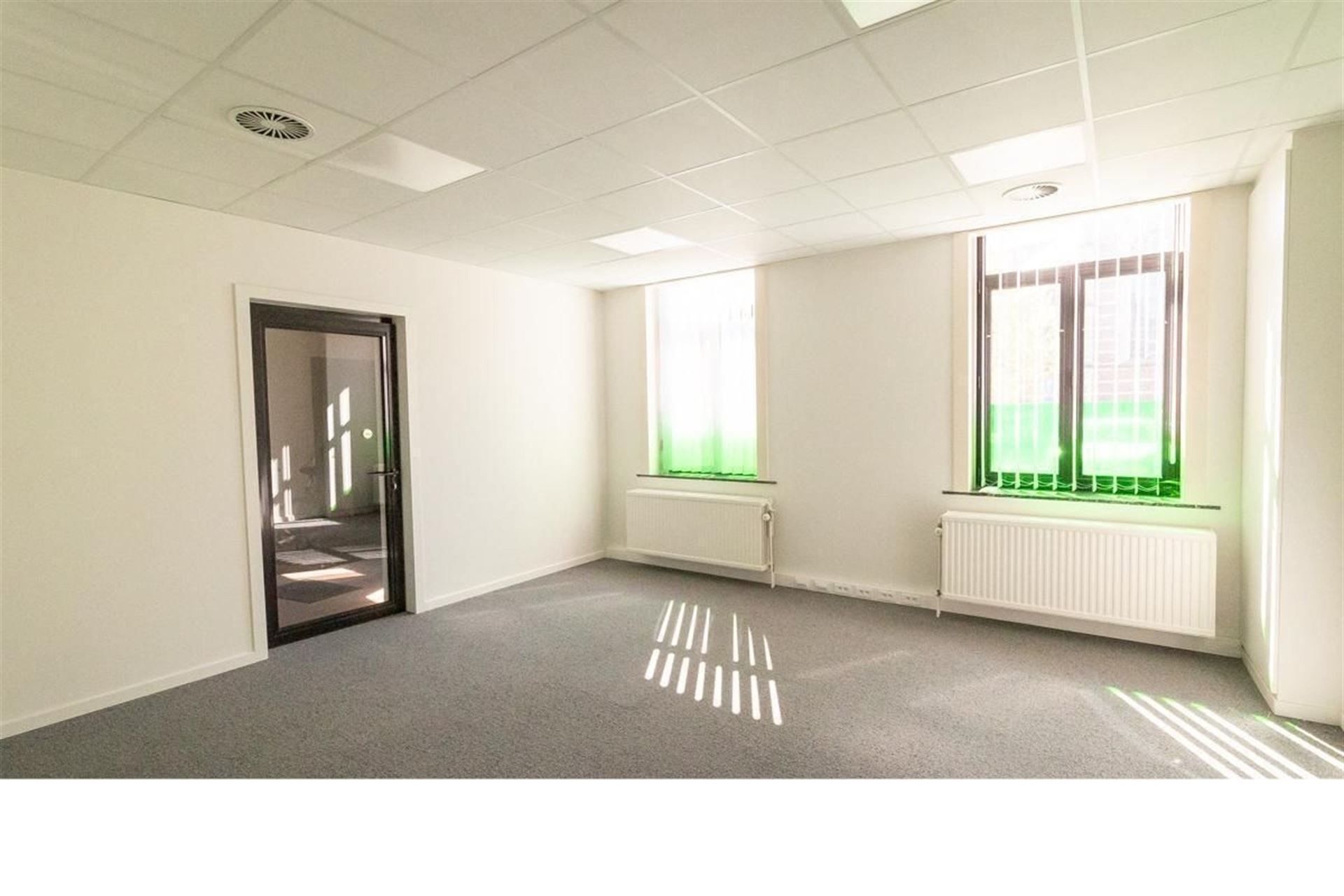 Gelijkvloers handelspand met bovenliggend appartement foto 7