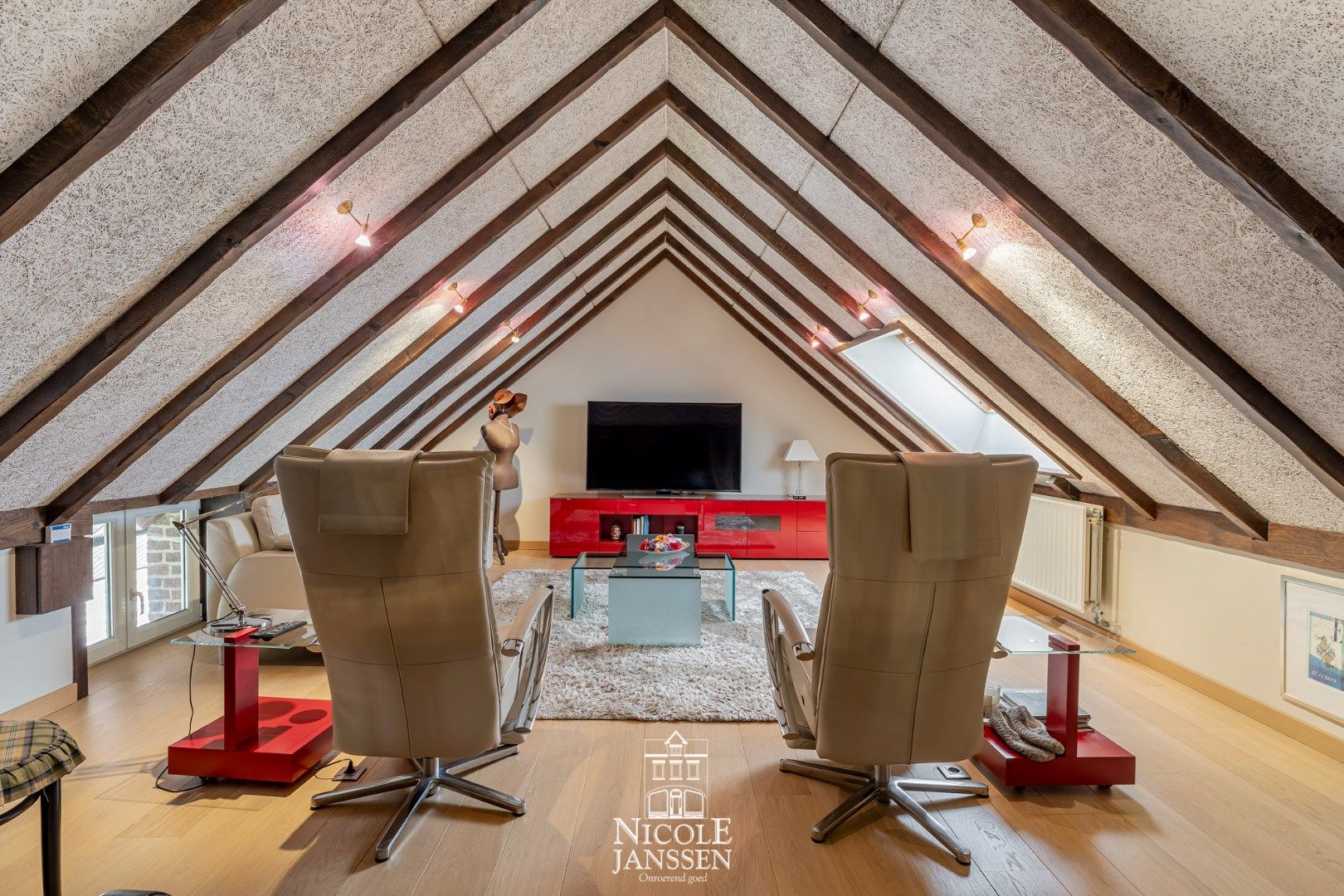 Gerenoveerde vierkantshoeve foto 11