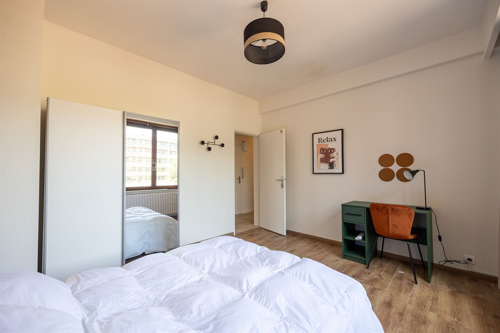 Ruim appartement met 4 slaapkamers en veel lichtinval foto 12