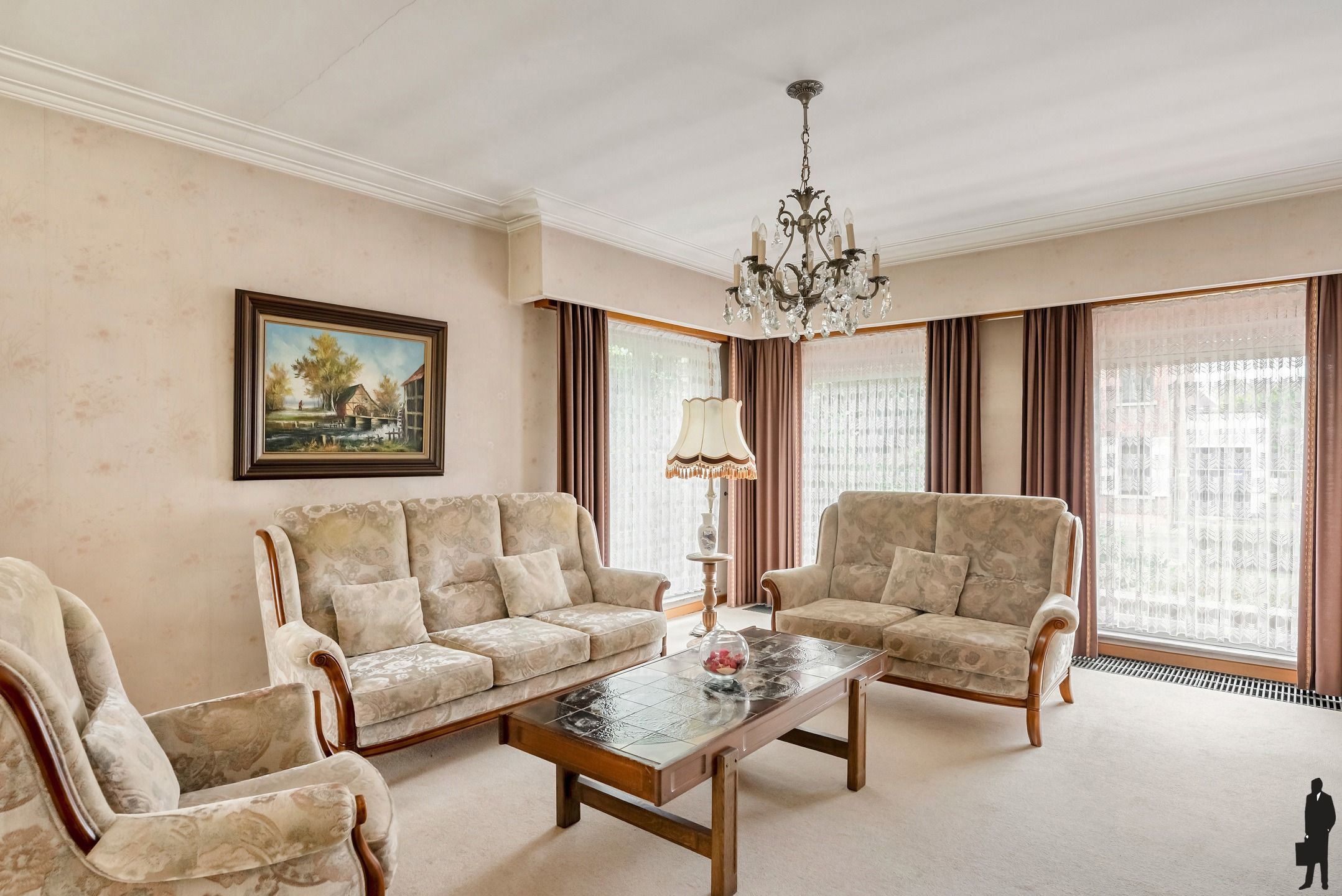 Ruime en rustig gelegen villa (341 m²) met 5 slk op een mooi perceel van 942 m². foto 9