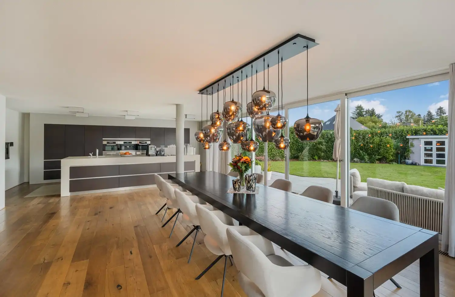 Royale villa van 461 m² met luxe afwerking gelegen in een rustige en geliefde woonomgeving te Neerharen foto 12