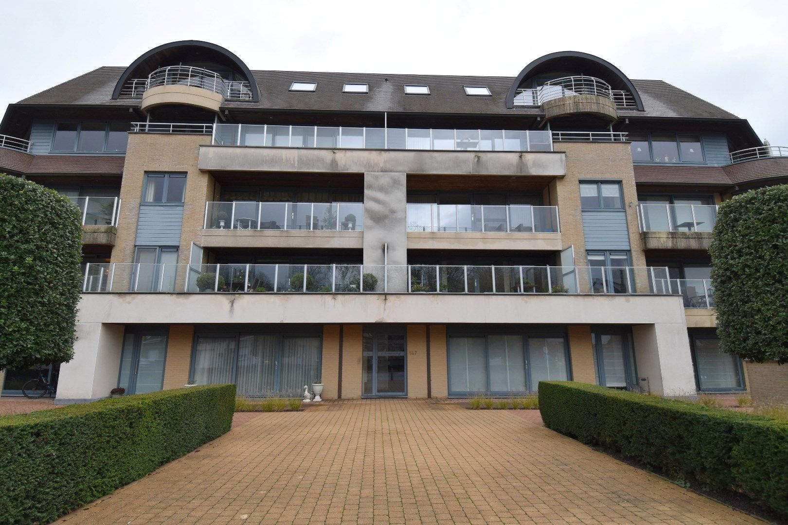 Gelijkvloers appartement met twee terrassen en garage: een echte topper! foto {{pictureIndex}}