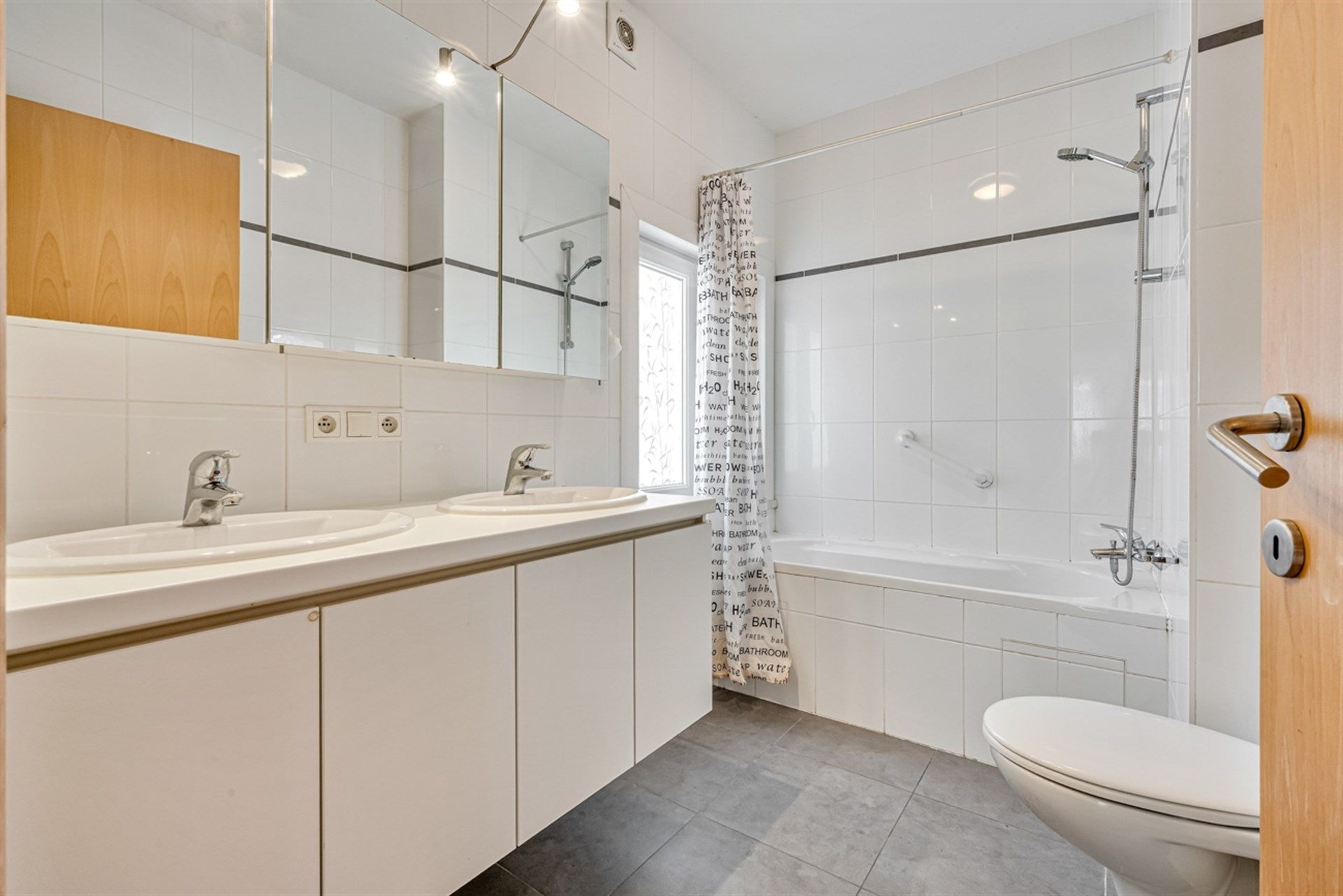 Instapklare woning met drie slaapkamers en koer te Hofstade foto 12