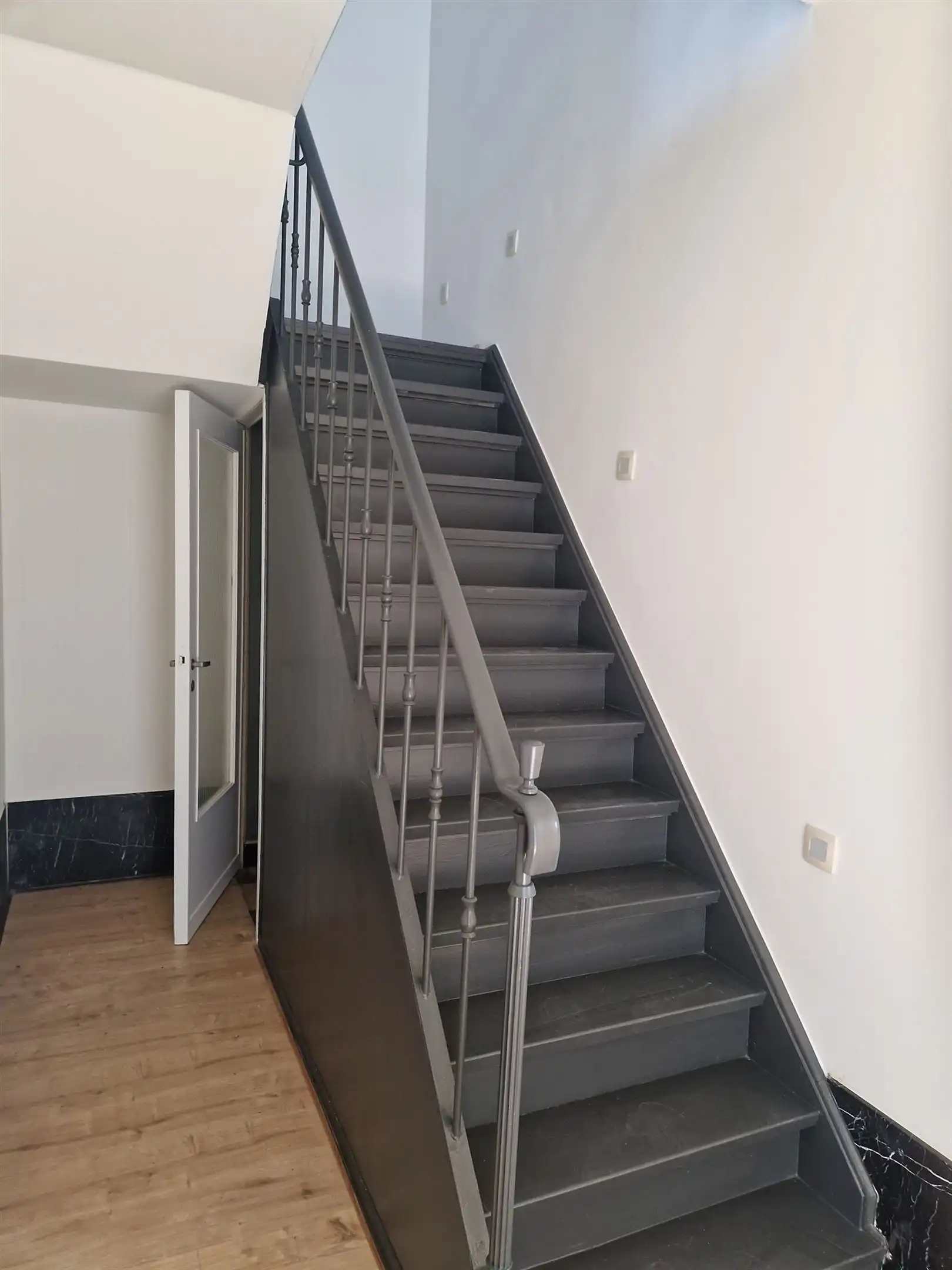 Instapklare woning  (HOB) gelegen in een rustige wijk. foto 8