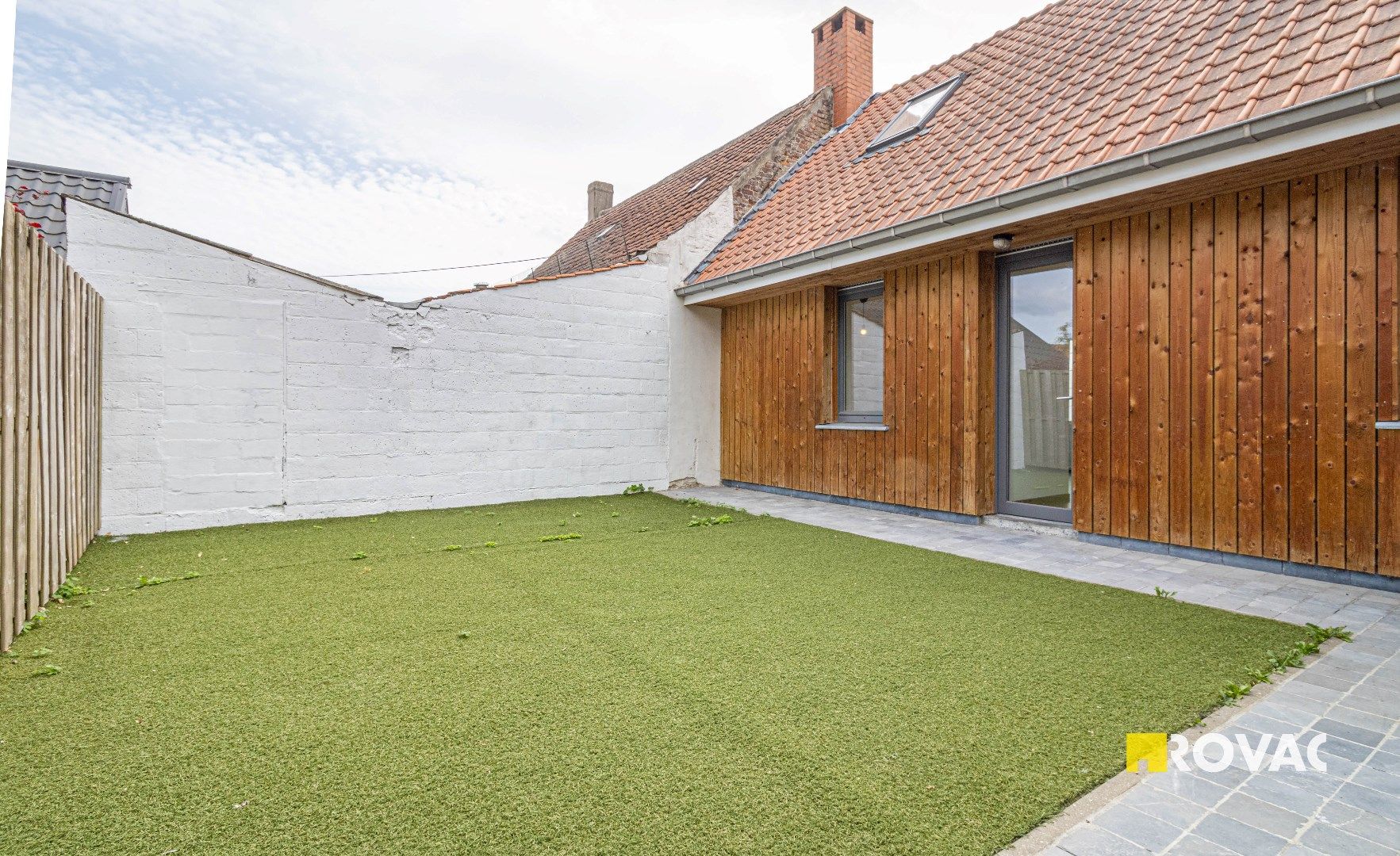 Gerenoveerde hoekwoning met 2 slaapkamers, tuin en uitweg.  foto 27