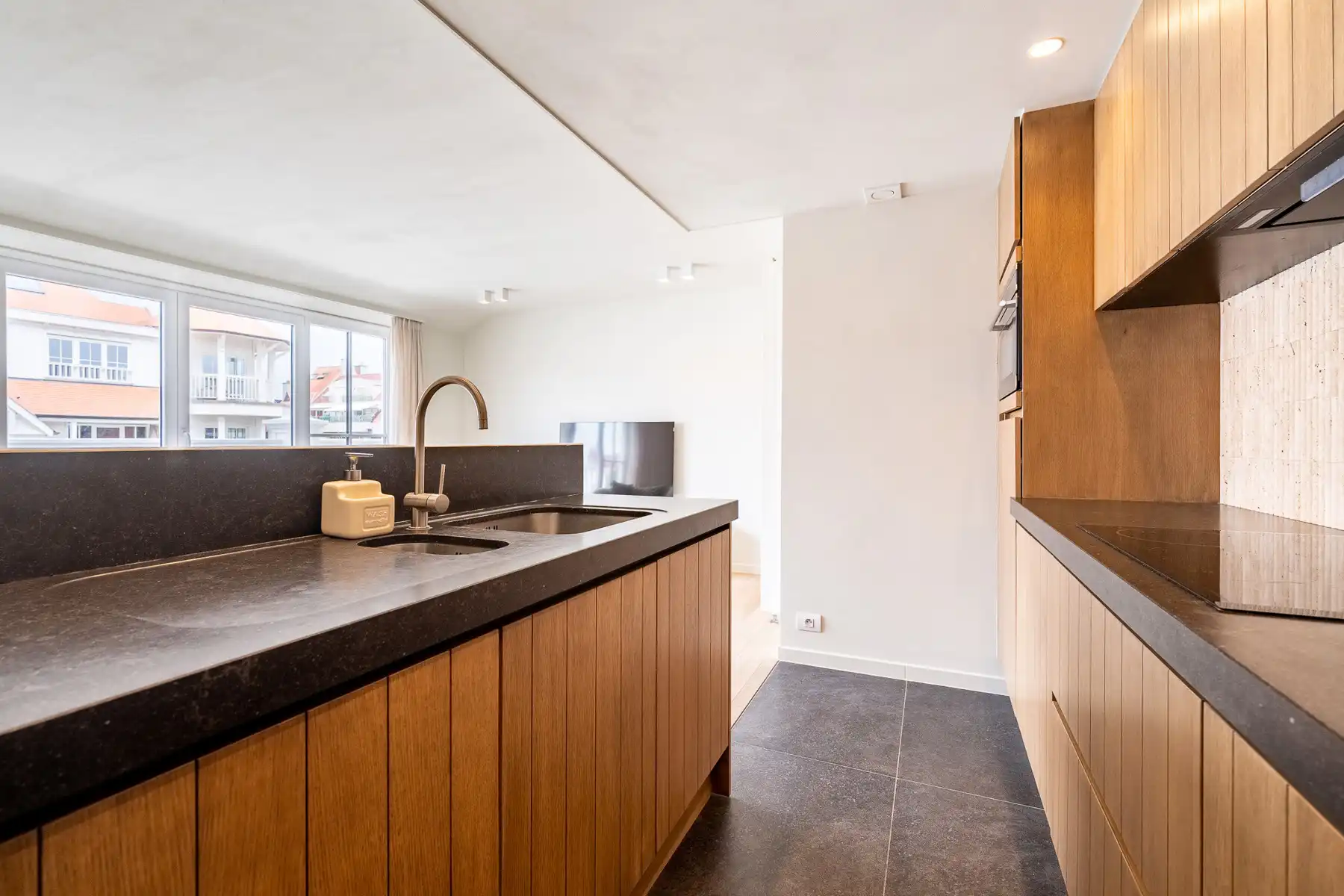 Gemeubeld instapklaar duplexappartement gelegen Lippenslaan foto 14