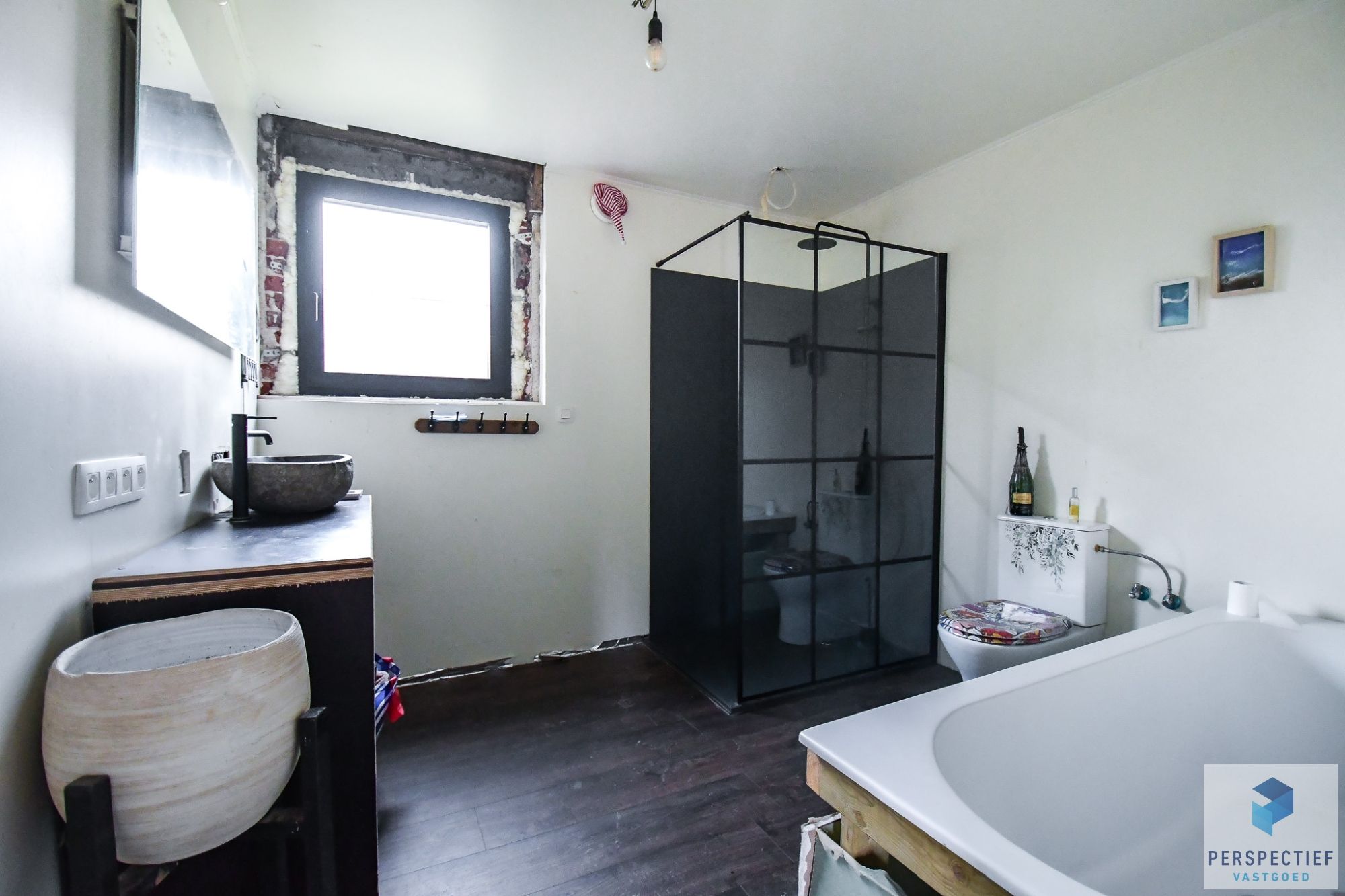 LANDELIJK gelegen woning met bijgebouw, stalling en WEILAND op 7.421 m² foto 10