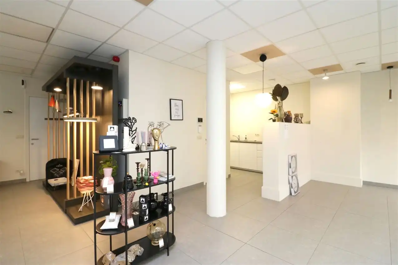 handelszaak met grote zichtbaarheid te midden van centrum foto 11