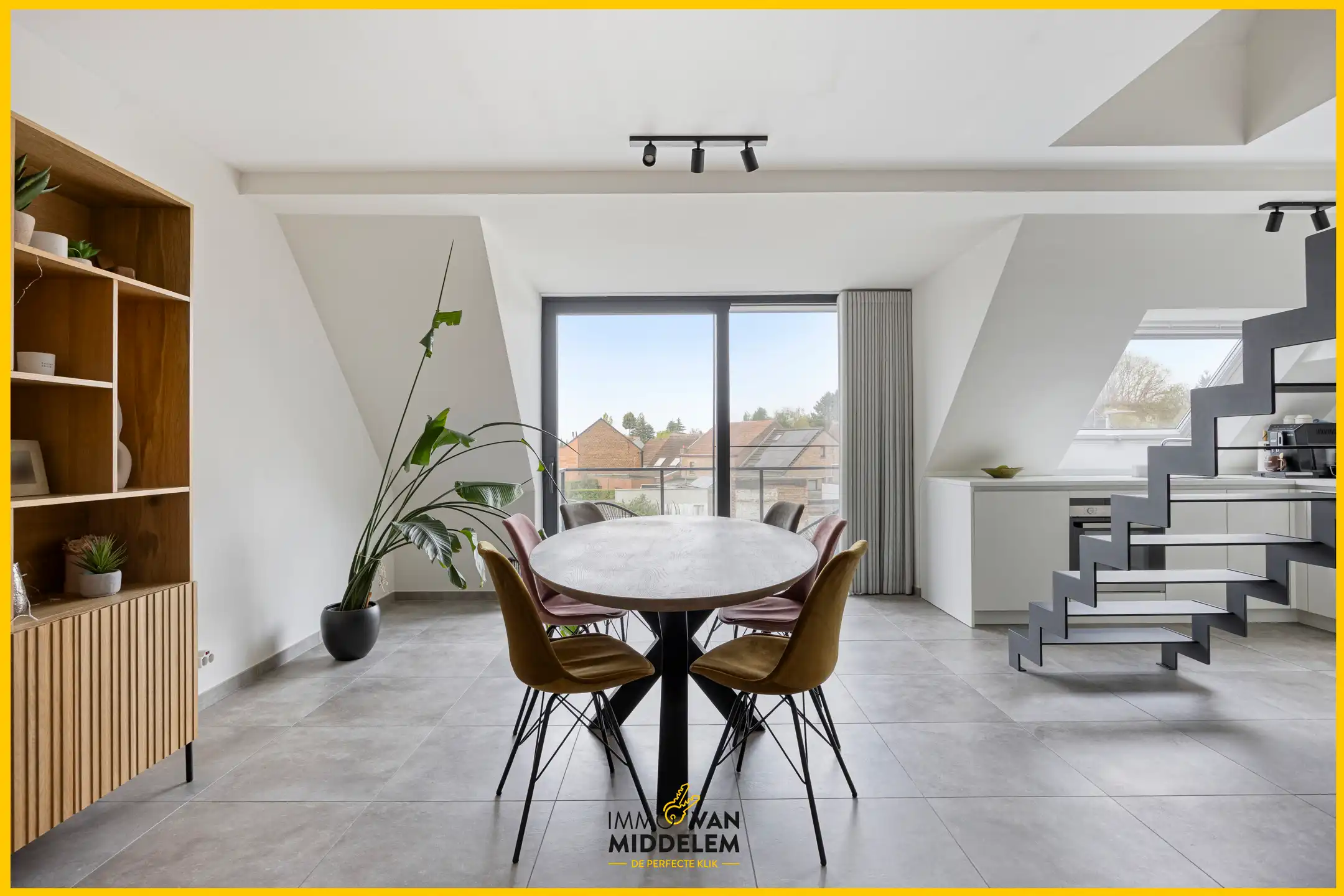 INSTAPKLAAR DUPLEX MET 2 KAMERS EN TERRAS foto 3